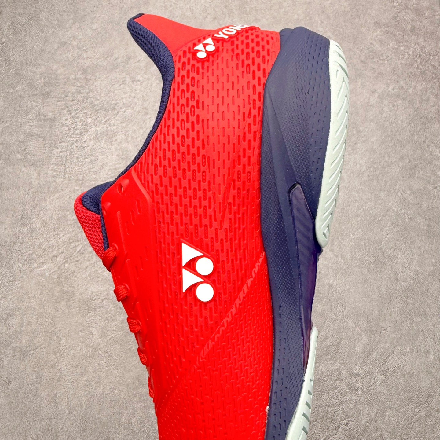 图片[7]-YONEX尤尼克斯 AD ACCEL 舒适柔软 减震透气包裹性支撑平衡抗冲击轻便 低帮 网球鞋 男女同款 尤尼克斯（YONEX）成立时间1946年，总部地点是日本东京，是世界著名的羽毛球品牌。为了尽量满足不同使用需求，尤尼克斯研发了大量的型号的羽毛球用品。作为世界知名的羽拍专业制造商，尤尼克斯完全体现日本工艺的精益求精，羽拍牢牢占据世界第一的地位，同时网球拍也得到许多知名球星的喜爱。实拍调校N版已经零色差零失真 百分百还原实物色彩所见即所得 不存在货不对板色差等低级问题 选购参考实物拍摄 不混卖不参货 只用心做好货严格选品 承诺混一赔十 尺码：36 36.5 37.5 38 38.5 39 40 40.5 41 42 42.5 43 44 44.5 45-选品中心