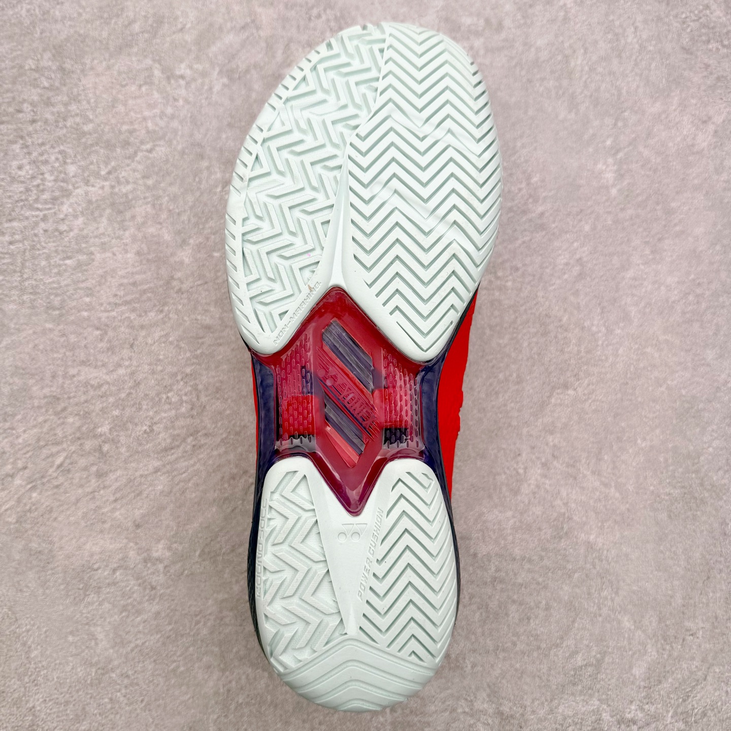 图片[9]-YONEX尤尼克斯 AD ACCEL 舒适柔软 减震透气包裹性支撑平衡抗冲击轻便 低帮 网球鞋 男女同款 尤尼克斯（YONEX）成立时间1946年，总部地点是日本东京，是世界著名的羽毛球品牌。为了尽量满足不同使用需求，尤尼克斯研发了大量的型号的羽毛球用品。作为世界知名的羽拍专业制造商，尤尼克斯完全体现日本工艺的精益求精，羽拍牢牢占据世界第一的地位，同时网球拍也得到许多知名球星的喜爱。实拍调校N版已经零色差零失真 百分百还原实物色彩所见即所得 不存在货不对板色差等低级问题 选购参考实物拍摄 不混卖不参货 只用心做好货严格选品 承诺混一赔十 尺码：36 36.5 37.5 38 38.5 39 40 40.5 41 42 42.5 43 44 44.5 45-选品中心