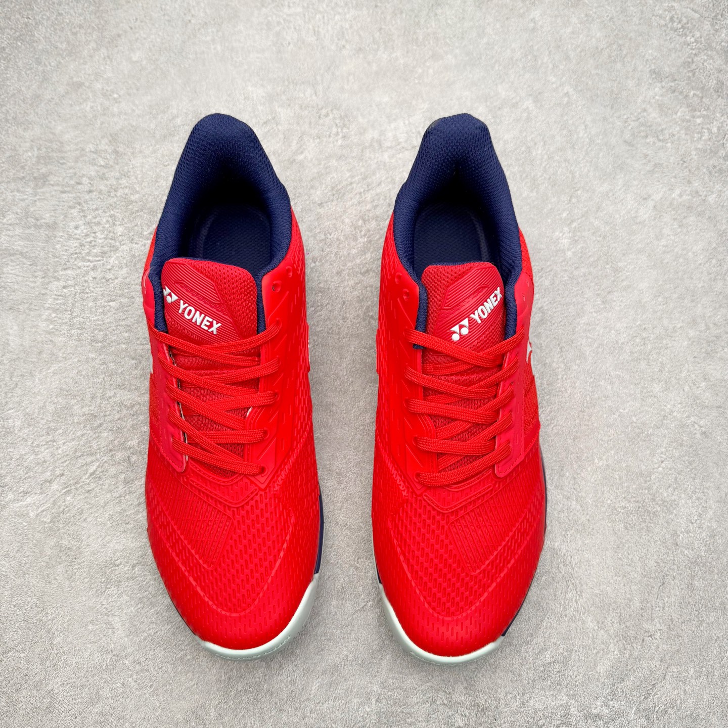 图片[2]-YONEX尤尼克斯 AD ACCEL 舒适柔软 减震透气包裹性支撑平衡抗冲击轻便 低帮 网球鞋 男女同款 尤尼克斯（YONEX）成立时间1946年，总部地点是日本东京，是世界著名的羽毛球品牌。为了尽量满足不同使用需求，尤尼克斯研发了大量的型号的羽毛球用品。作为世界知名的羽拍专业制造商，尤尼克斯完全体现日本工艺的精益求精，羽拍牢牢占据世界第一的地位，同时网球拍也得到许多知名球星的喜爱。实拍调校N版已经零色差零失真 百分百还原实物色彩所见即所得 不存在货不对板色差等低级问题 选购参考实物拍摄 不混卖不参货 只用心做好货严格选品 承诺混一赔十 尺码：36 36.5 37.5 38 38.5 39 40 40.5 41 42 42.5 43 44 44.5 45-选品中心