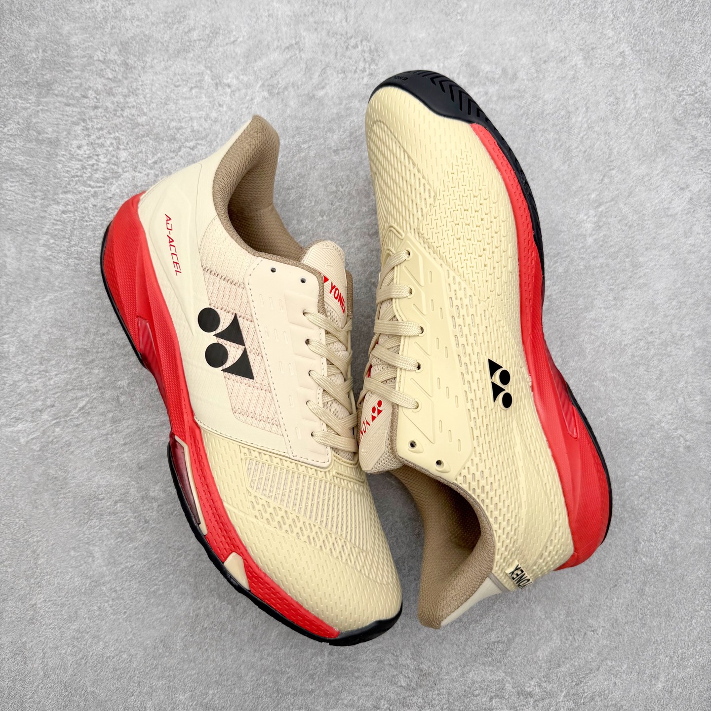 图片[3]-YONEX尤尼克斯 AD ACCEL 舒适柔软 减震透气包裹性支撑平衡抗冲击轻便 低帮 网球鞋 男女同款 尤尼克斯（YONEX）成立时间1946年，总部地点是日本东京，是世界著名的羽毛球品牌。为了尽量满足不同使用需求，尤尼克斯研发了大量的型号的羽毛球用品。作为世界知名的羽拍专业制造商，尤尼克斯完全体现日本工艺的精益求精，羽拍牢牢占据世界第一的地位，同时网球拍也得到许多知名球星的喜爱。实拍调校N版已经零色差零失真 百分百还原实物色彩所见即所得 不存在货不对板色差等低级问题 选购参考实物拍摄 不混卖不参货 只用心做好货严格选品 承诺混一赔十 尺码：36 36.5 37.5 38 38.5 39 40 40.5 41 42 42.5 43 44 44.5 45-选品中心