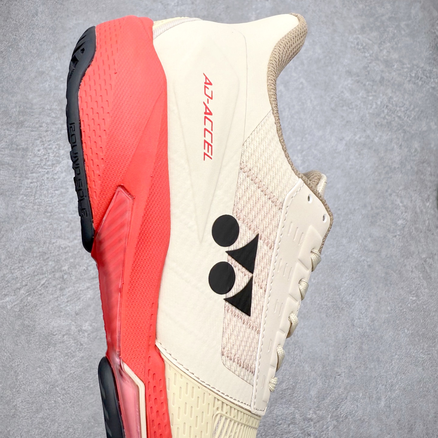 图片[6]-YONEX尤尼克斯 AD ACCEL 舒适柔软 减震透气包裹性支撑平衡抗冲击轻便 低帮 网球鞋 男女同款 尤尼克斯（YONEX）成立时间1946年，总部地点是日本东京，是世界著名的羽毛球品牌。为了尽量满足不同使用需求，尤尼克斯研发了大量的型号的羽毛球用品。作为世界知名的羽拍专业制造商，尤尼克斯完全体现日本工艺的精益求精，羽拍牢牢占据世界第一的地位，同时网球拍也得到许多知名球星的喜爱。实拍调校N版已经零色差零失真 百分百还原实物色彩所见即所得 不存在货不对板色差等低级问题 选购参考实物拍摄 不混卖不参货 只用心做好货严格选品 承诺混一赔十 尺码：36 36.5 37.5 38 38.5 39 40 40.5 41 42 42.5 43 44 44.5 45-选品中心