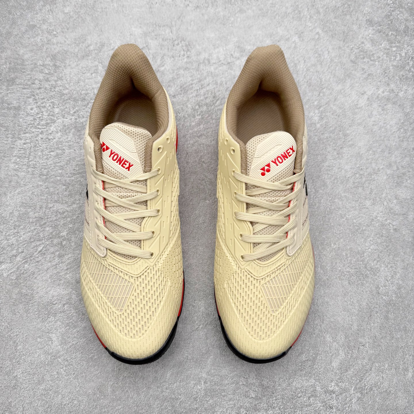 图片[2]-YONEX尤尼克斯 AD ACCEL 舒适柔软 减震透气包裹性支撑平衡抗冲击轻便 低帮 网球鞋 男女同款 尤尼克斯（YONEX）成立时间1946年，总部地点是日本东京，是世界著名的羽毛球品牌。为了尽量满足不同使用需求，尤尼克斯研发了大量的型号的羽毛球用品。作为世界知名的羽拍专业制造商，尤尼克斯完全体现日本工艺的精益求精，羽拍牢牢占据世界第一的地位，同时网球拍也得到许多知名球星的喜爱。实拍调校N版已经零色差零失真 百分百还原实物色彩所见即所得 不存在货不对板色差等低级问题 选购参考实物拍摄 不混卖不参货 只用心做好货严格选品 承诺混一赔十 尺码：36 36.5 37.5 38 38.5 39 40 40.5 41 42 42.5 43 44 44.5 45-选品中心