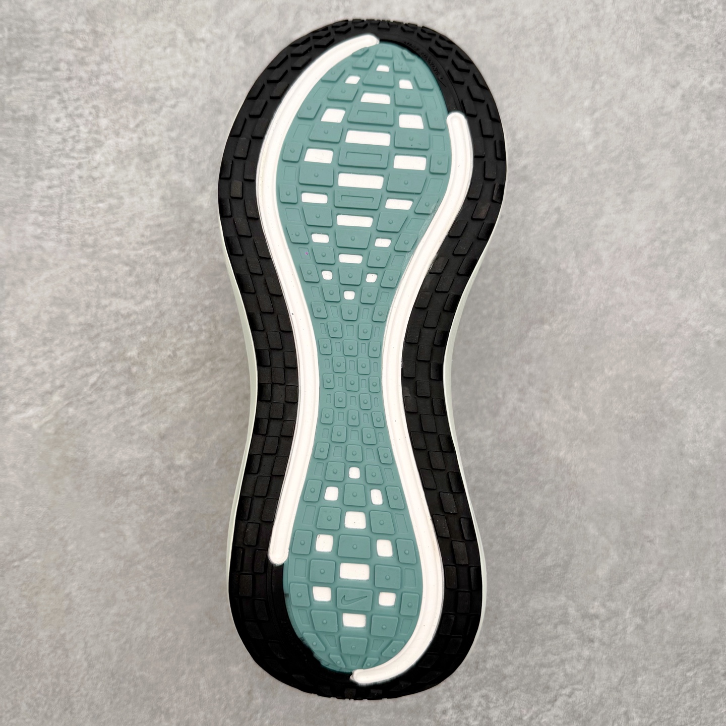 图片[9]-NK Vomero Plus 时尚舒适 网布防滑耐磨 低帮跑步鞋 实拍调校N版已经零色差零失真 百分百还原实物色彩所见即所得 不存在货不对板色差等低级问题 选购参考实物拍摄 不混卖不参货 只用心做好货严格选品 承诺混一赔十 尺码：36 36.5 37.5 38 38.5 39 40 40.5 41 42 42.5 43 44 44.5 45-选品中心