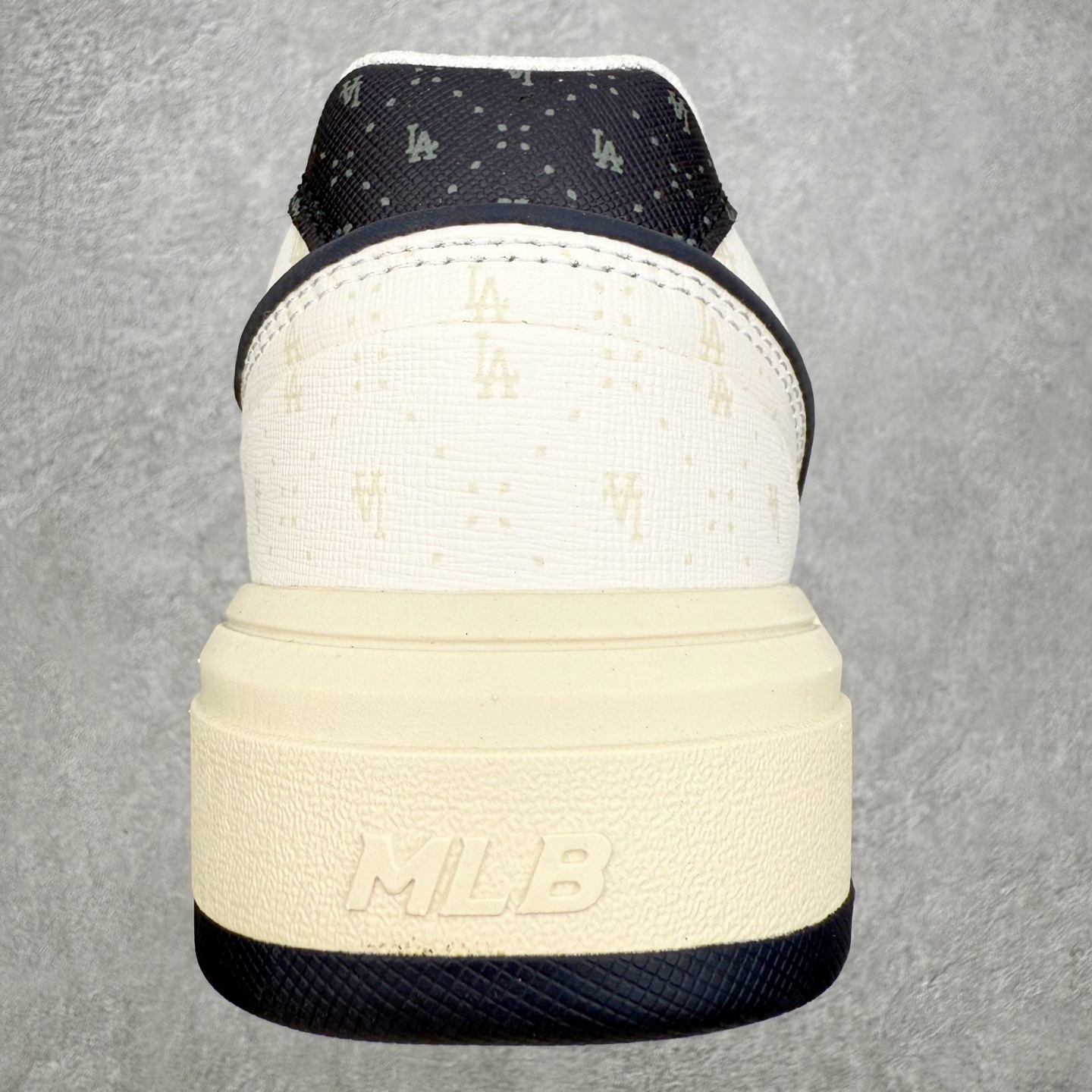 图片[8]-MLB Chunky Liner Basic 复古印花学长鞋系列低帮轻量增高厚底百搭休闲运动慢跑鞋板鞋 Korea韩国联名NY美国榄球纽约洋基队限定 韩国代购专供 全套原楦原纸板原厂数据开发 正确中底拉帮中底网布细节 平台代购专供 左脚内置芯片 韩国代购吊牌标贴 独家一比一RB+MD组合大底 高频后跟小人Logo精准对位立体饱满 正确网布加超迁鞋面 转印中底走线紧密 转印Logo工艺表层防刮不掉色 尺码：35 36 36.5 37.5 38 38.5 39 40 40.5 41 42 42.5 43 44 45-选品中心