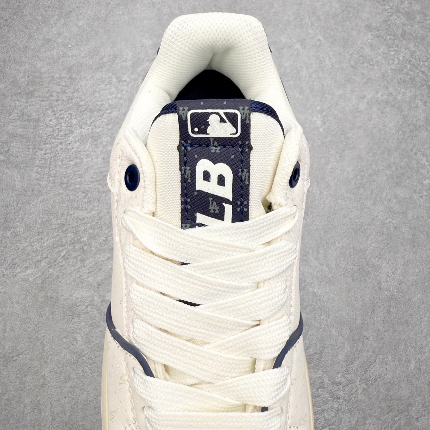 图片[5]-MLB Chunky Liner Basic 复古印花学长鞋系列低帮轻量增高厚底百搭休闲运动慢跑鞋板鞋 Korea韩国联名NY美国榄球纽约洋基队限定 韩国代购专供 全套原楦原纸板原厂数据开发 正确中底拉帮中底网布细节 平台代购专供 左脚内置芯片 韩国代购吊牌标贴 独家一比一RB+MD组合大底 高频后跟小人Logo精准对位立体饱满 正确网布加超迁鞋面 转印中底走线紧密 转印Logo工艺表层防刮不掉色 尺码：35 36 36.5 37.5 38 38.5 39 40 40.5 41 42 42.5 43 44 45-选品中心