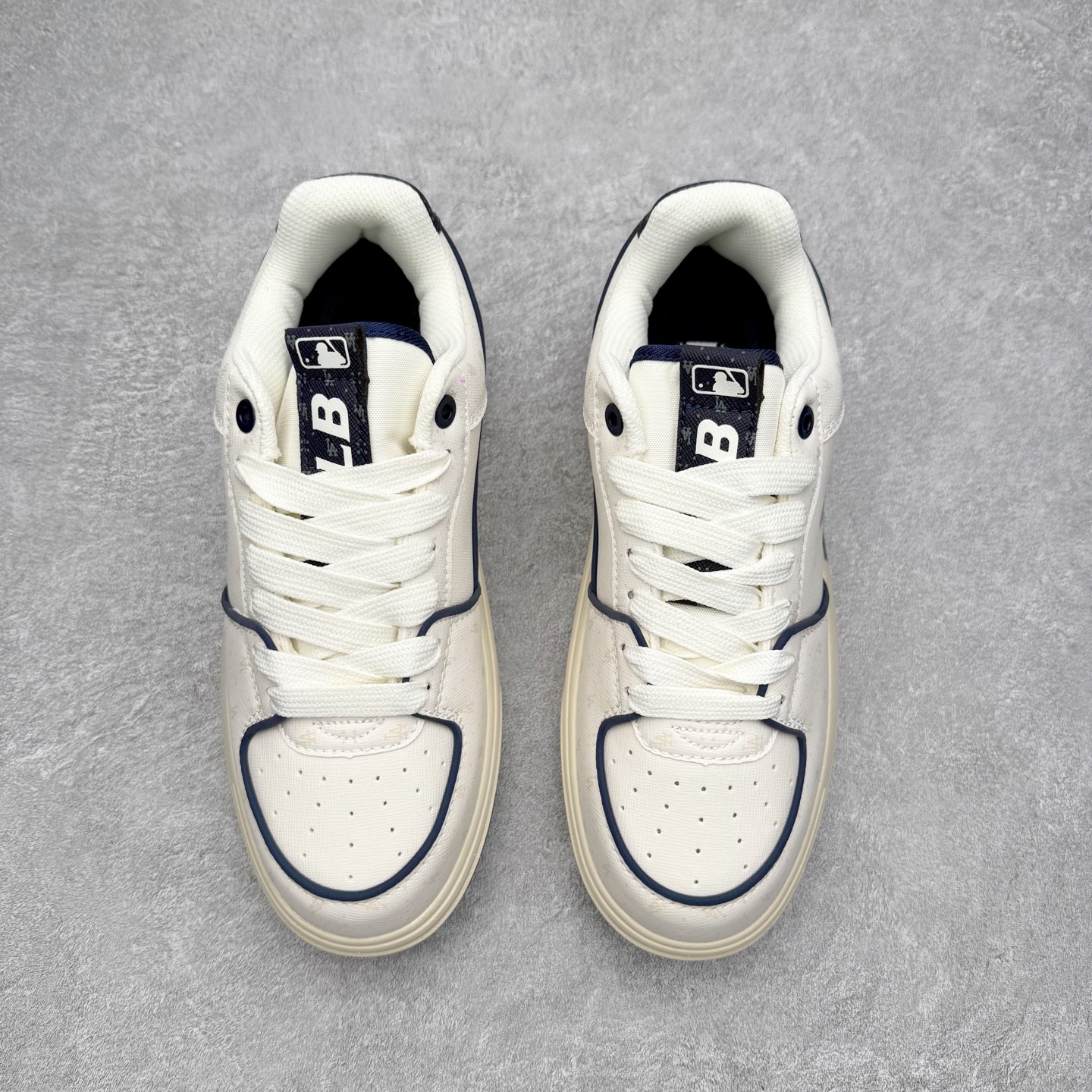 图片[2]-MLB Chunky Liner Basic 复古印花学长鞋系列低帮轻量增高厚底百搭休闲运动慢跑鞋板鞋 Korea韩国联名NY美国榄球纽约洋基队限定 韩国代购专供 全套原楦原纸板原厂数据开发 正确中底拉帮中底网布细节 平台代购专供 左脚内置芯片 韩国代购吊牌标贴 独家一比一RB+MD组合大底 高频后跟小人Logo精准对位立体饱满 正确网布加超迁鞋面 转印中底走线紧密 转印Logo工艺表层防刮不掉色 尺码：35 36 36.5 37.5 38 38.5 39 40 40.5 41 42 42.5 43 44 45-选品中心