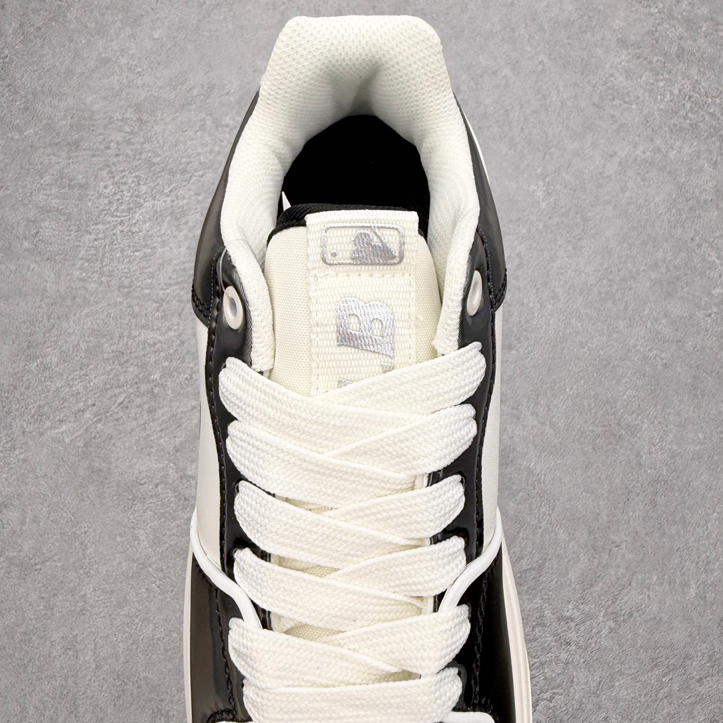 图片[5]-MLB Chunky Liner Basic 复古印花学长鞋系列低帮轻量增高厚底百搭休闲运动慢跑鞋板鞋 Korea韩国联名NY美国榄球纽约洋基队限定 韩国代购专供 全套原楦原纸板原厂数据开发 正确中底拉帮中底网布细节 平台代购专供 左脚内置芯片 韩国代购吊牌标贴 独家一比一RB+MD组合大底 高频后跟小人Logo精准对位立体饱满 正确网布加超迁鞋面 转印中底走线紧密 转印Logo工艺表层防刮不掉色 尺码：35 36 36.5 37.5 38 38.5 39 40 40.5 41 42 42.5 43 44 45-选品中心