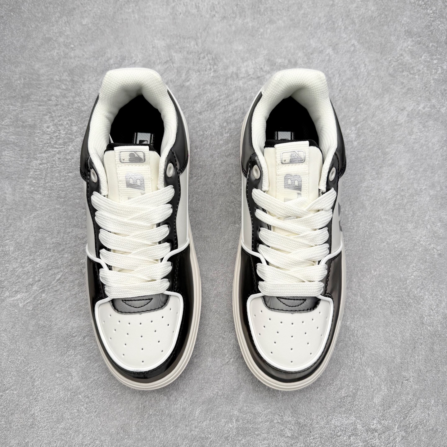 图片[2]-MLB Chunky Liner Basic 复古印花学长鞋系列低帮轻量增高厚底百搭休闲运动慢跑鞋板鞋 Korea韩国联名NY美国榄球纽约洋基队限定 韩国代购专供 全套原楦原纸板原厂数据开发 正确中底拉帮中底网布细节 平台代购专供 左脚内置芯片 韩国代购吊牌标贴 独家一比一RB+MD组合大底 高频后跟小人Logo精准对位立体饱满 正确网布加超迁鞋面 转印中底走线紧密 转印Logo工艺表层防刮不掉色 尺码：35 36 36.5 37.5 38 38.5 39 40 40.5 41 42 42.5 43 44 45-选品中心