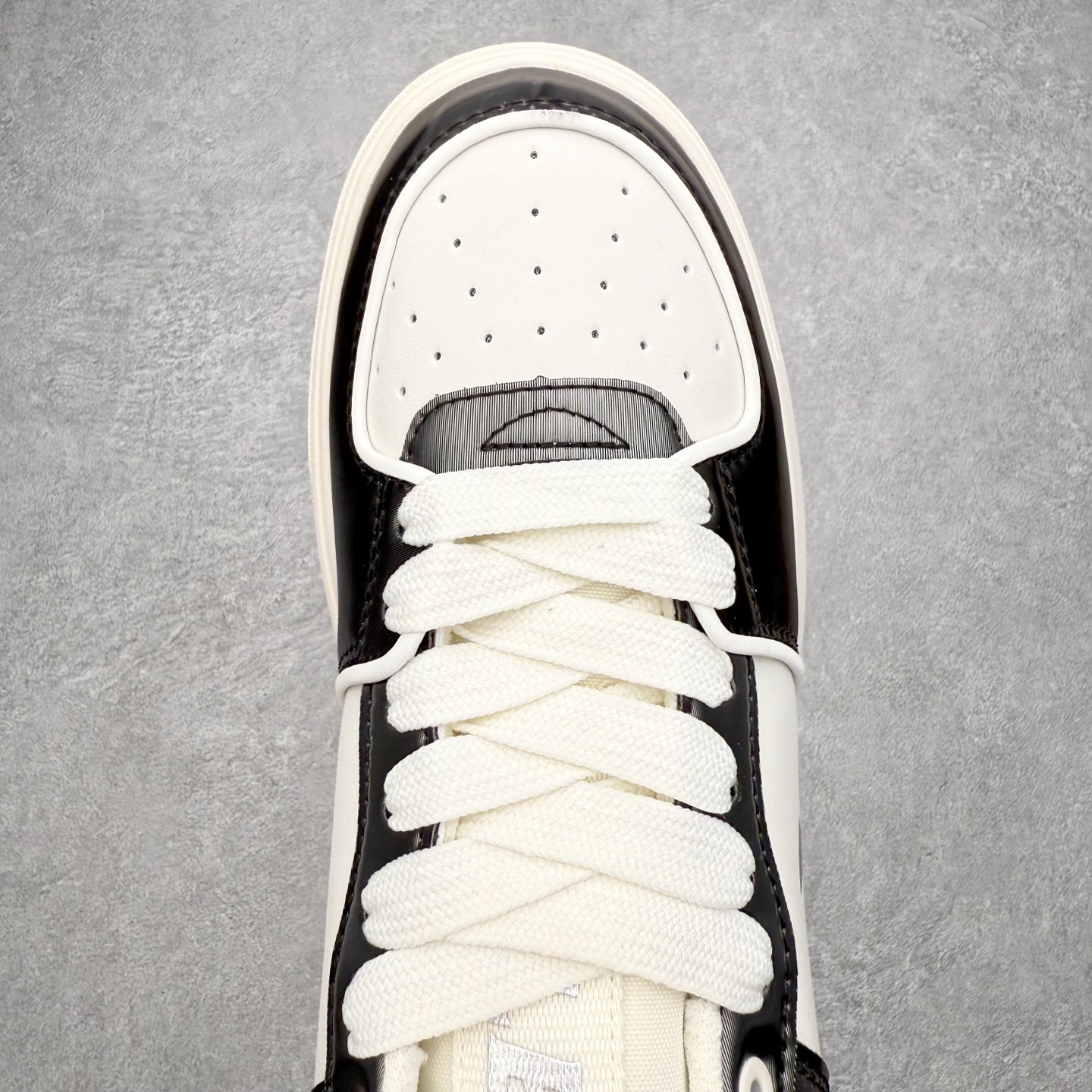 图片[4]-MLB Chunky Liner Basic 复古印花学长鞋系列低帮轻量增高厚底百搭休闲运动慢跑鞋板鞋 Korea韩国联名NY美国榄球纽约洋基队限定 韩国代购专供 全套原楦原纸板原厂数据开发 正确中底拉帮中底网布细节 平台代购专供 左脚内置芯片 韩国代购吊牌标贴 独家一比一RB+MD组合大底 高频后跟小人Logo精准对位立体饱满 正确网布加超迁鞋面 转印中底走线紧密 转印Logo工艺表层防刮不掉色 尺码：35 36 36.5 37.5 38 38.5 39 40 40.5 41 42 42.5 43 44 45-选品中心