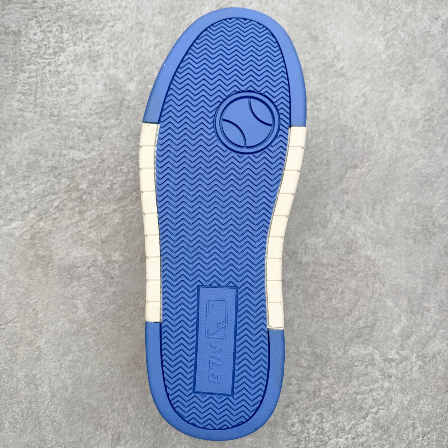 图片[9]-MLB Chunky Liner Basic 复古印花学长鞋系列低帮轻量增高厚底百搭休闲运动慢跑鞋板鞋 Korea韩国联名NY美国榄球纽约洋基队限定 韩国代购专供 全套原楦原纸板原厂数据开发 正确中底拉帮中底网布细节 平台代购专供 左脚内置芯片 韩国代购吊牌标贴 独家一比一RB+MD组合大底 高频后跟小人Logo精准对位立体饱满 正确网布加超迁鞋面 转印中底走线紧密 转印Logo工艺表层防刮不掉色 尺码：35 36 36.5 37.5 38 38.5 39 40 40.5 41 42 42.5 43 44 45-选品中心