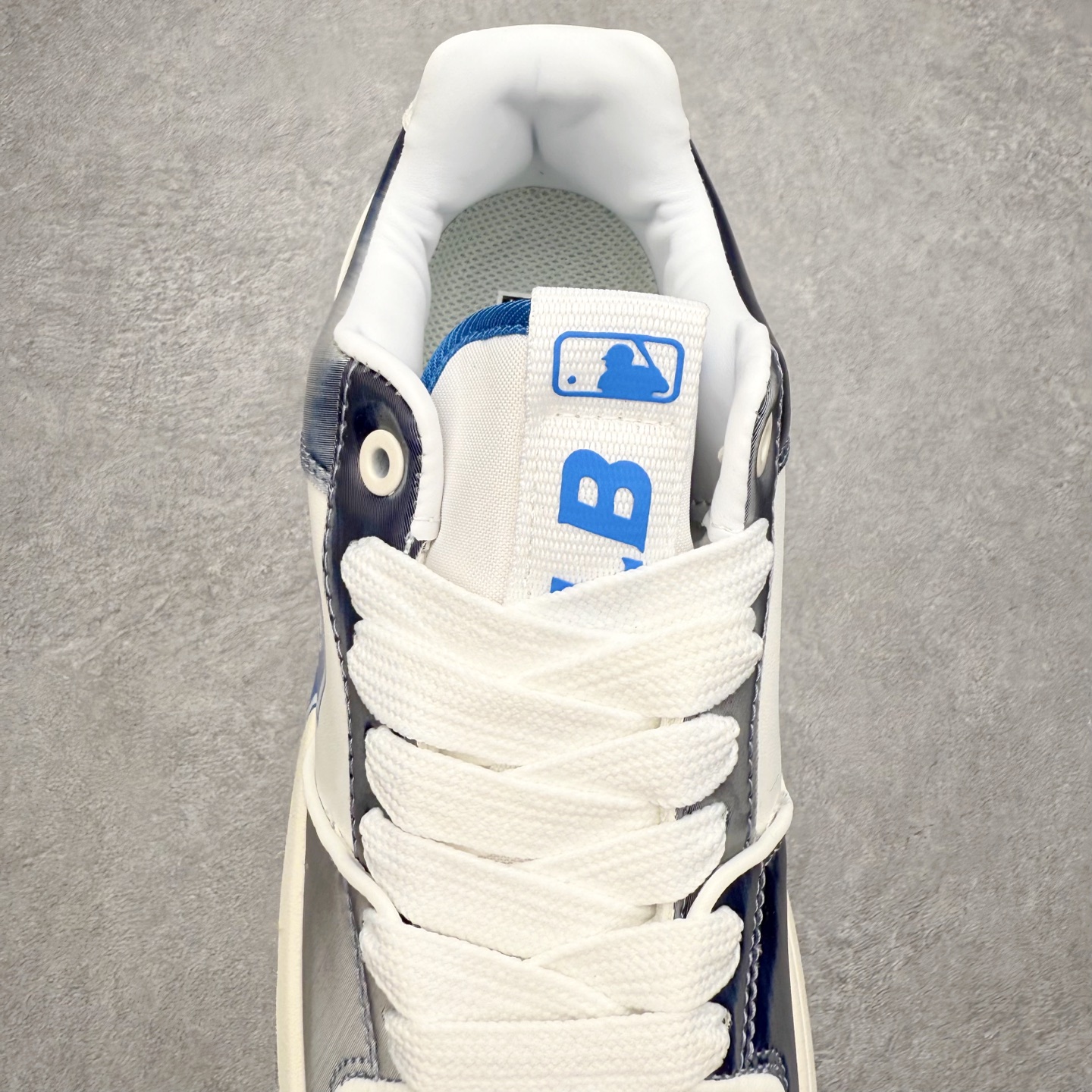 图片[5]-MLB Chunky Liner Basic 复古印花学长鞋系列低帮轻量增高厚底百搭休闲运动慢跑鞋板鞋 Korea韩国联名NY美国榄球纽约洋基队限定 韩国代购专供 全套原楦原纸板原厂数据开发 正确中底拉帮中底网布细节 平台代购专供 左脚内置芯片 韩国代购吊牌标贴 独家一比一RB+MD组合大底 高频后跟小人Logo精准对位立体饱满 正确网布加超迁鞋面 转印中底走线紧密 转印Logo工艺表层防刮不掉色 尺码：35 36 36.5 37.5 38 38.5 39 40 40.5 41 42 42.5 43 44 45-选品中心