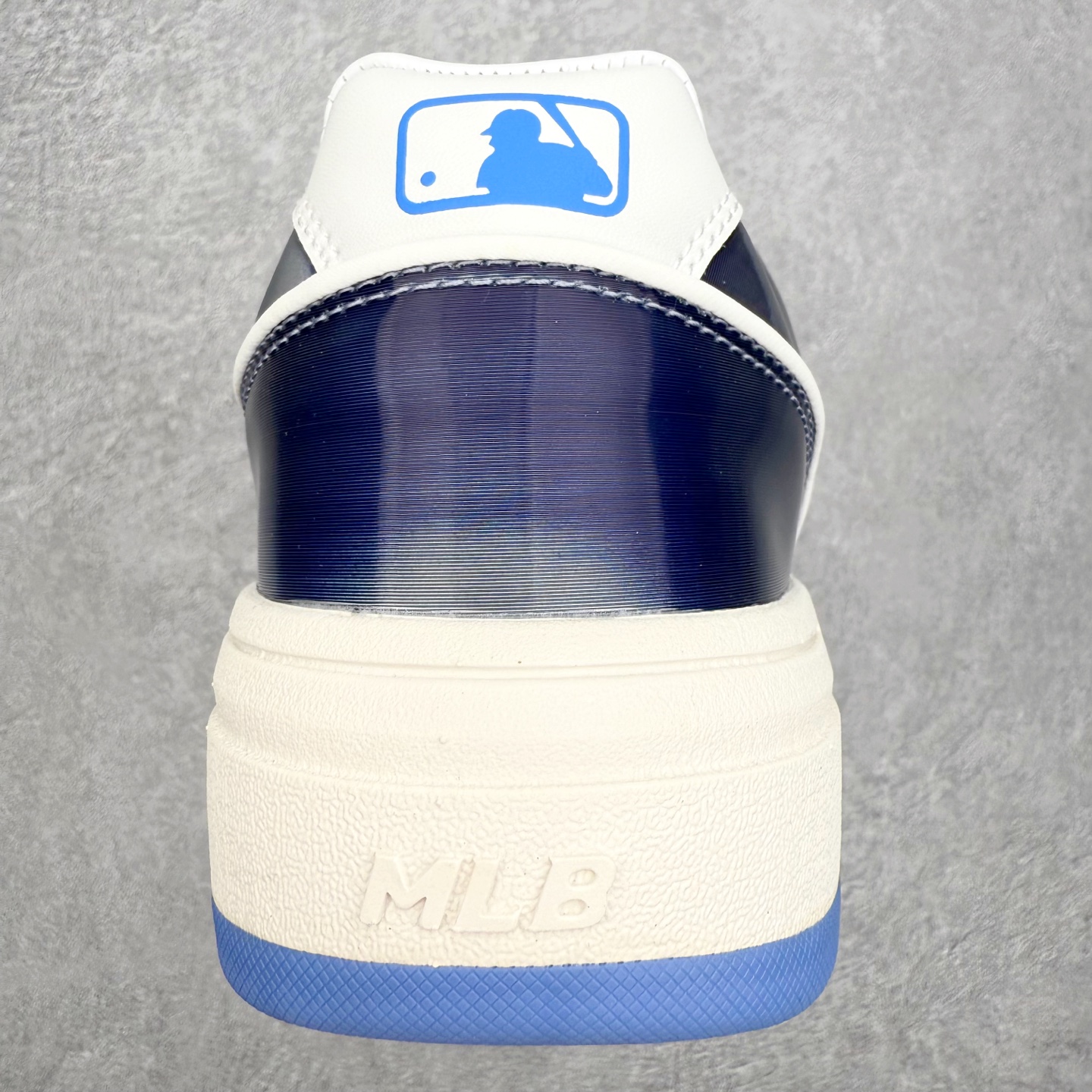 图片[8]-MLB Chunky Liner Basic 复古印花学长鞋系列低帮轻量增高厚底百搭休闲运动慢跑鞋板鞋 Korea韩国联名NY美国榄球纽约洋基队限定 韩国代购专供 全套原楦原纸板原厂数据开发 正确中底拉帮中底网布细节 平台代购专供 左脚内置芯片 韩国代购吊牌标贴 独家一比一RB+MD组合大底 高频后跟小人Logo精准对位立体饱满 正确网布加超迁鞋面 转印中底走线紧密 转印Logo工艺表层防刮不掉色 尺码：35 36 36.5 37.5 38 38.5 39 40 40.5 41 42 42.5 43 44 45-选品中心