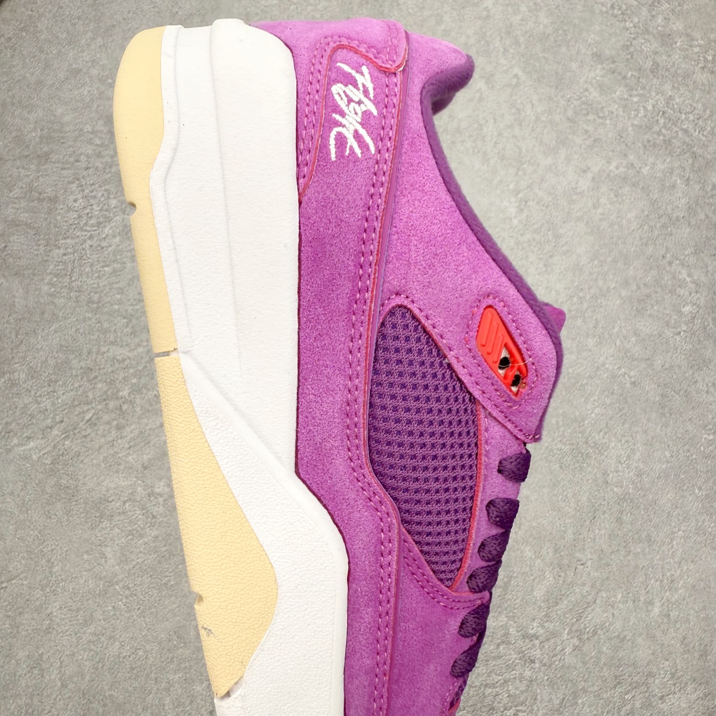 图片[6]-＃福利特价 Air Jordan AJ Flight Court 乔丹低帮复古篮球鞋 设计简约又不失复古韵味鞋内的鞋垫柔软且有弹性 能够很好地缓冲落地时的冲击力鞋面的材质贴合脚部 鞋底的纹路设计合理 抓地力很强 尺码： 36 36.5 37.5 38 38.5 39 40 40.5 41 42 42.5 43 44 45 46-选品中心