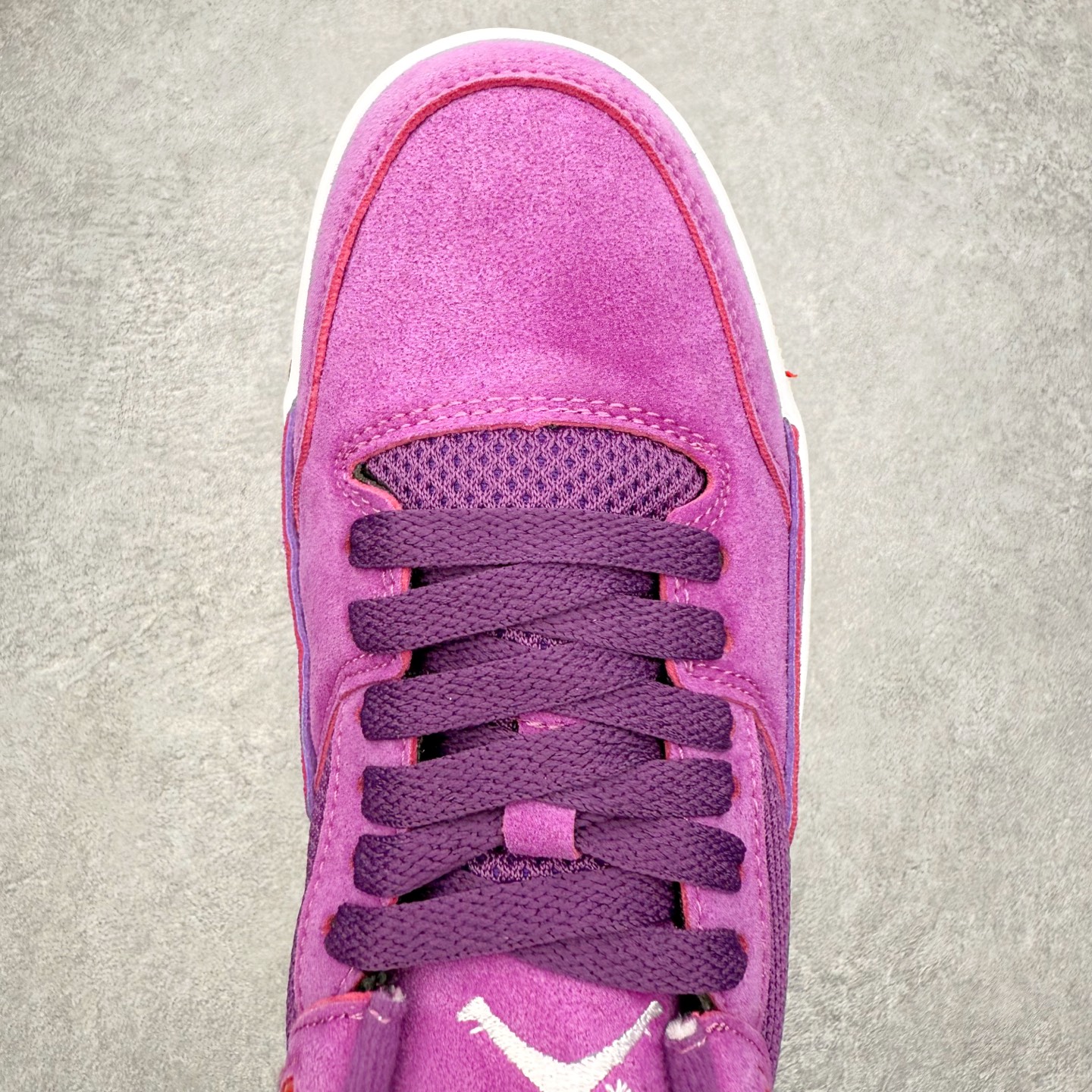 图片[4]-＃福利特价 Air Jordan AJ Flight Court 乔丹低帮复古篮球鞋 设计简约又不失复古韵味鞋内的鞋垫柔软且有弹性 能够很好地缓冲落地时的冲击力鞋面的材质贴合脚部 鞋底的纹路设计合理 抓地力很强 尺码： 36 36.5 37.5 38 38.5 39 40 40.5 41 42 42.5 43 44 45 46-选品中心