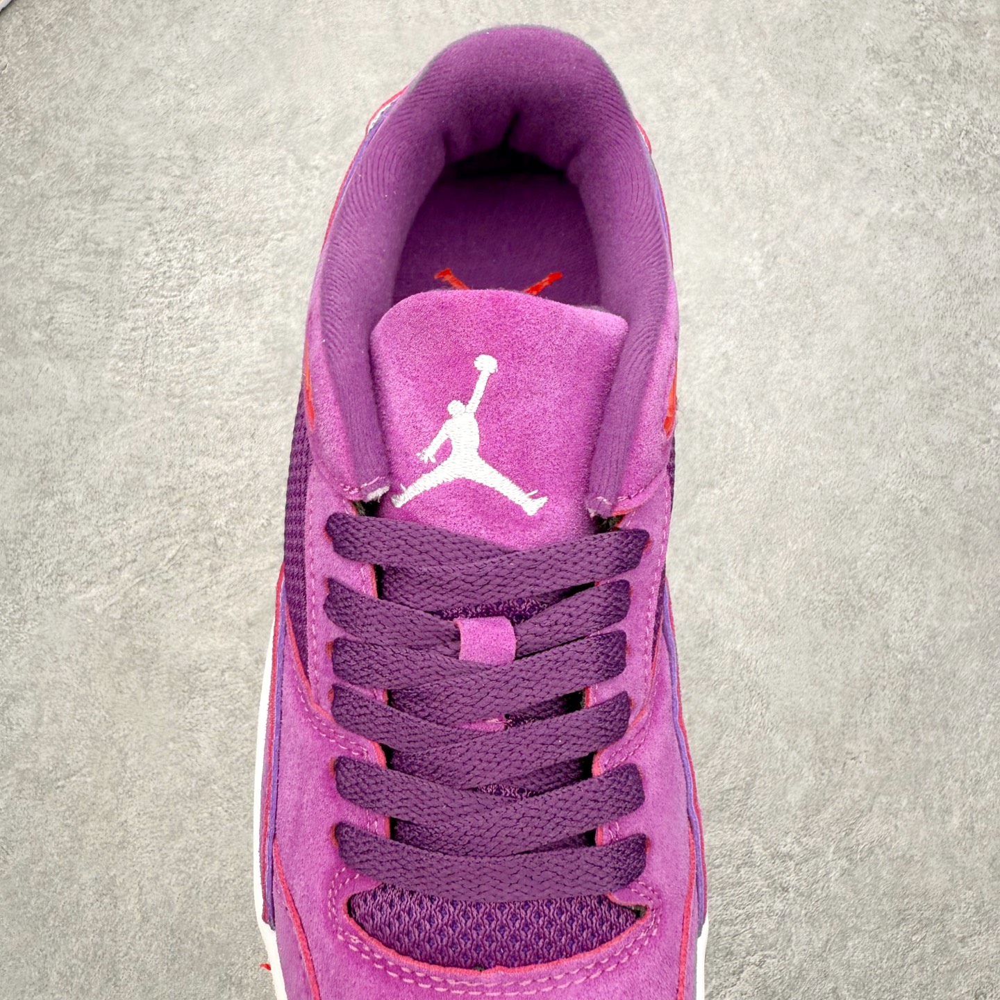 图片[5]-＃福利特价 Air Jordan AJ Flight Court 乔丹低帮复古篮球鞋 设计简约又不失复古韵味鞋内的鞋垫柔软且有弹性 能够很好地缓冲落地时的冲击力鞋面的材质贴合脚部 鞋底的纹路设计合理 抓地力很强 尺码： 36 36.5 37.5 38 38.5 39 40 40.5 41 42 42.5 43 44 45 46-选品中心