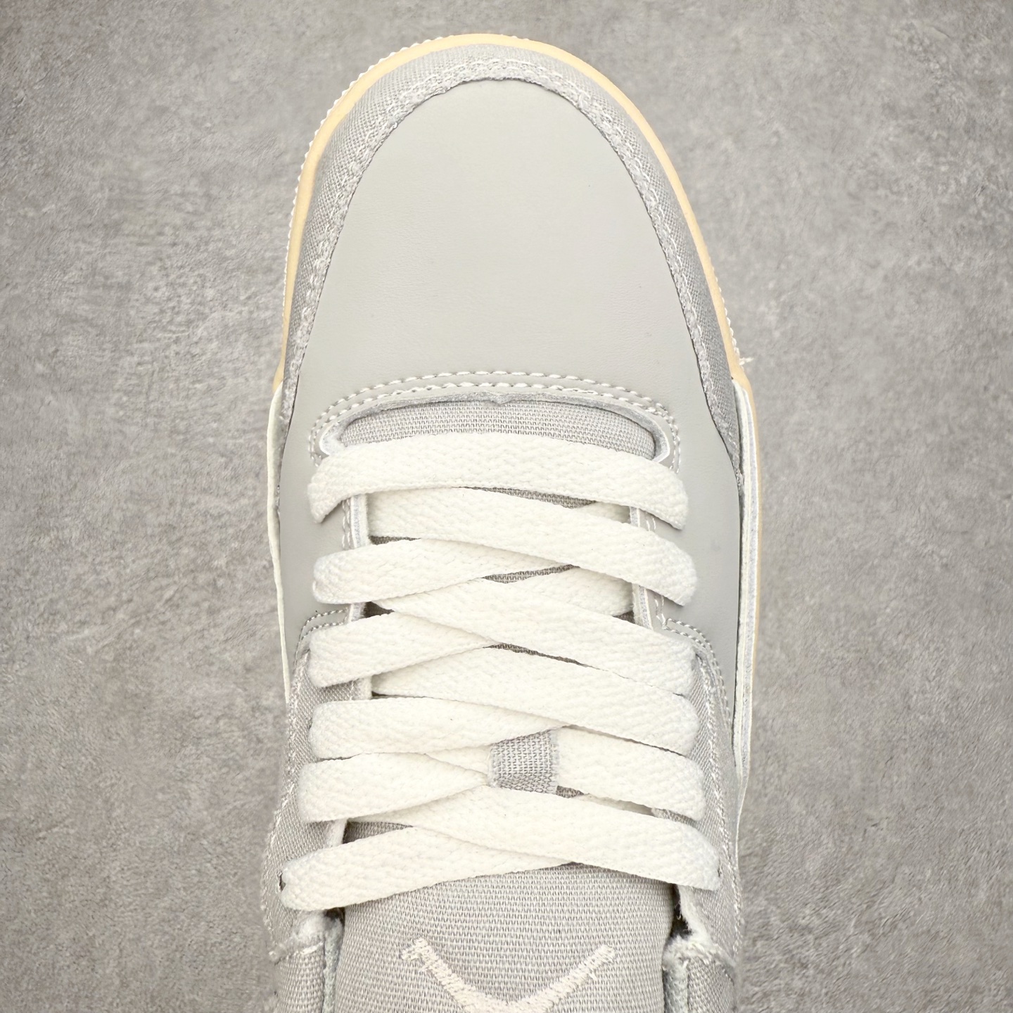 图片[4]-＃福利特价 Air Jordan AJ Flight Court 乔丹低帮复古篮球鞋 设计简约又不失复古韵味鞋内的鞋垫柔软且有弹性 能够很好地缓冲落地时的冲击力鞋面的材质贴合脚部 鞋底的纹路设计合理 抓地力很强 尺码： 36 36.5 37.5 38 38.5 39 40 40.5 41 42 42.5 43 44 45 46-选品中心