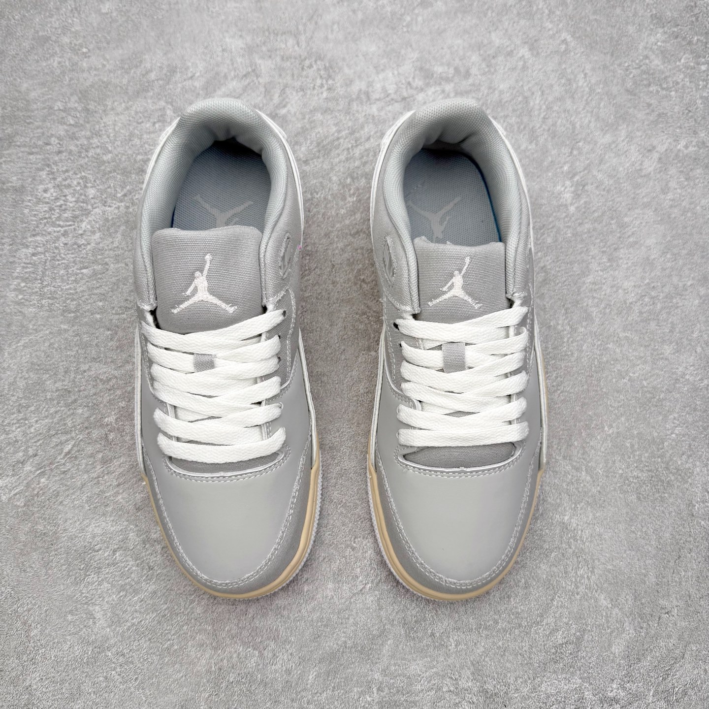 图片[2]-＃福利特价 Air Jordan AJ Flight Court 乔丹低帮复古篮球鞋 设计简约又不失复古韵味鞋内的鞋垫柔软且有弹性 能够很好地缓冲落地时的冲击力鞋面的材质贴合脚部 鞋底的纹路设计合理 抓地力很强 尺码： 36 36.5 37.5 38 38.5 39 40 40.5 41 42 42.5 43 44 45 46-选品中心