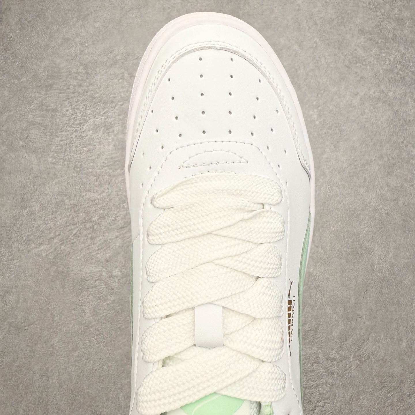 图片[4]-PUMA彪马 BMW M Motorsport RBD Break 彪马新款面包鞋男女同款复古休闲板鞋 赠送一双鞋带 鞋身通体采用细腻的麂皮材质 厚实柔软 质感出众 鞋侧保留PUMA标志性跑道图案 侧面与后跟点缀金属色PUMA LOGO 兼具辨识度与细节感 加厚鞋垫、饱满鞋舌 搭配加宽扁形鞋带 使得穿着感更加贴合与舒适 值得一提的是 本季SUEDE XL鞋款以黑色、红色及蓝色最为瞩目 经典黑的配色 在低调之余可轻松驾驭任何潮流风格造型 而高饱和度的配色 则是当之无愧的早春出街利器 尺码：36 37 37.5 38 38.5 39 40 40.5 41 42 42.5 43 44 45-选品中心