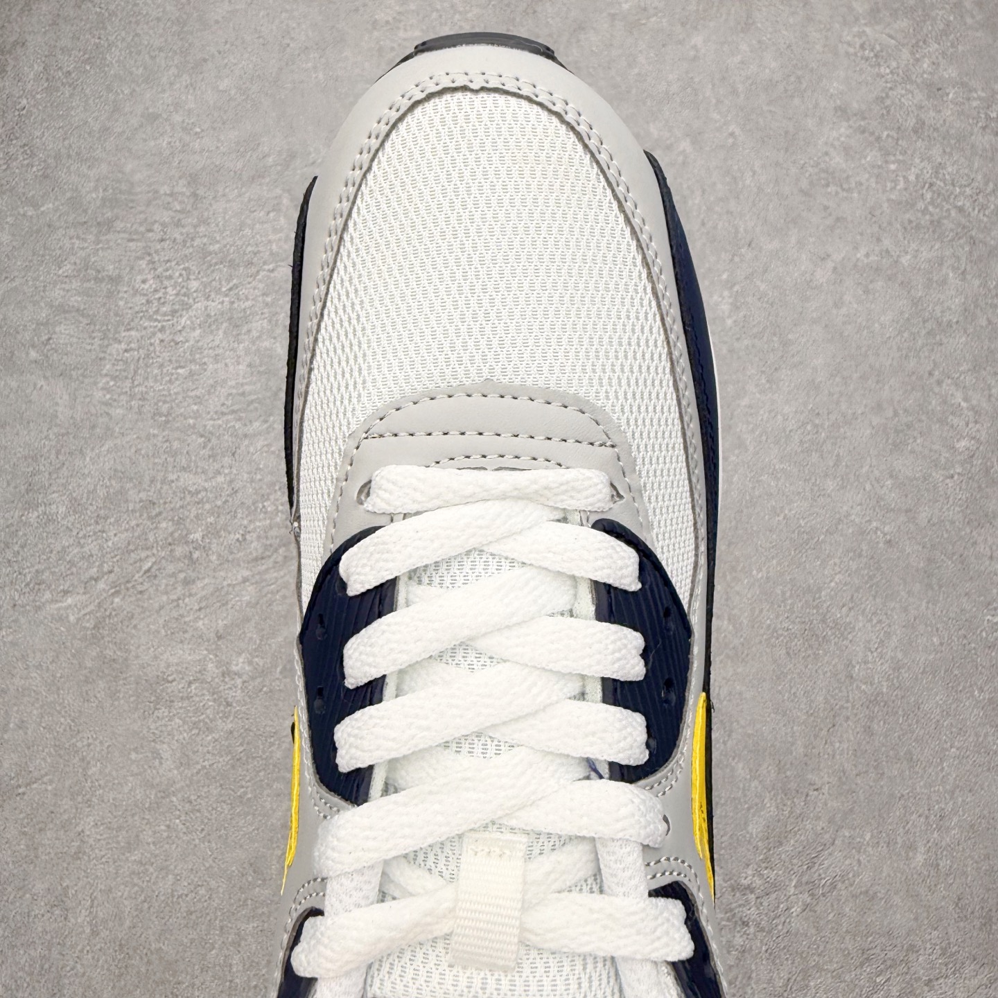 图片[4]-＃MX版 NK Air MAX 90 气垫复古减震跑步鞋 AJ1285-101 经典重温 独家陆续补货 外单专供大厂出品 品质稳定 一百余色 终端操作 Air Max 90于1990年推出 来自Air Max系列 在Air Max 1的基础上改进而得 增加了气垫面积 外型上也更为流线 最特別的就是加入了菱纹塑胶嵌板 为Air Max 90增添了许多潮流气息 皮革鞋面 造就出色耐穿性和支撑力 Max Air缓震配置搭配泡棉中底 令Air Max 90轻盈而舒适 华夫格橡胶外底 铸就Air Max 90非凡的抓地力 而Air Max 90不仅是一双跑鞋 它成功跨越了时间的演进 成为了球鞋文化与潮流圈中最熟为人知的鞋款之一 尺码：36 36.5 37.5 38 38.5 39 40 40.5 41 42 42.5 43 44 44.5 45-选品中心