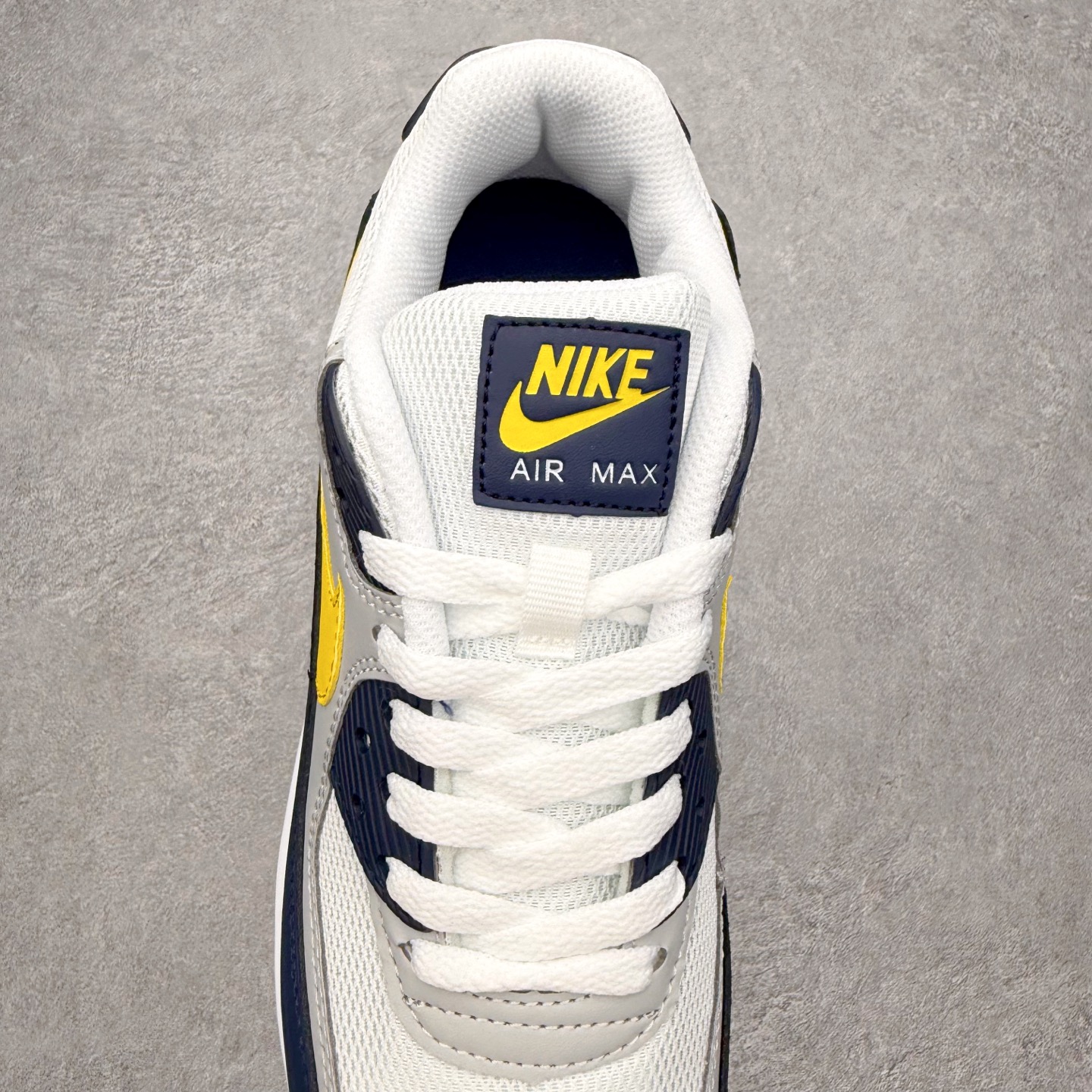 图片[5]-＃MX版 NK Air MAX 90 气垫复古减震跑步鞋 AJ1285-101 经典重温 独家陆续补货 外单专供大厂出品 品质稳定 一百余色 终端操作 Air Max 90于1990年推出 来自Air Max系列 在Air Max 1的基础上改进而得 增加了气垫面积 外型上也更为流线 最特別的就是加入了菱纹塑胶嵌板 为Air Max 90增添了许多潮流气息 皮革鞋面 造就出色耐穿性和支撑力 Max Air缓震配置搭配泡棉中底 令Air Max 90轻盈而舒适 华夫格橡胶外底 铸就Air Max 90非凡的抓地力 而Air Max 90不仅是一双跑鞋 它成功跨越了时间的演进 成为了球鞋文化与潮流圈中最熟为人知的鞋款之一 尺码：36 36.5 37.5 38 38.5 39 40 40.5 41 42 42.5 43 44 44.5 45-选品中心