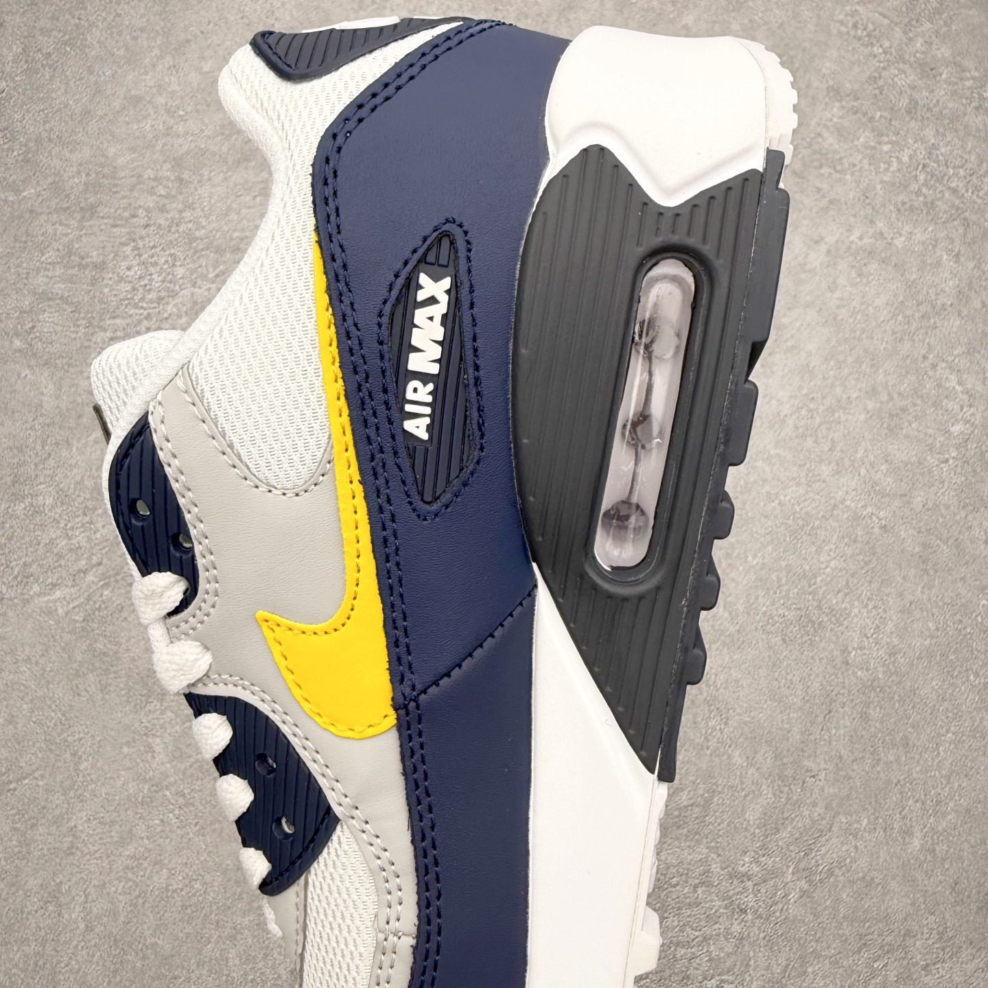 图片[7]-＃MX版 NK Air MAX 90 气垫复古减震跑步鞋 AJ1285-101 经典重温 独家陆续补货 外单专供大厂出品 品质稳定 一百余色 终端操作 Air Max 90于1990年推出 来自Air Max系列 在Air Max 1的基础上改进而得 增加了气垫面积 外型上也更为流线 最特別的就是加入了菱纹塑胶嵌板 为Air Max 90增添了许多潮流气息 皮革鞋面 造就出色耐穿性和支撑力 Max Air缓震配置搭配泡棉中底 令Air Max 90轻盈而舒适 华夫格橡胶外底 铸就Air Max 90非凡的抓地力 而Air Max 90不仅是一双跑鞋 它成功跨越了时间的演进 成为了球鞋文化与潮流圈中最熟为人知的鞋款之一 尺码：36 36.5 37.5 38 38.5 39 40 40.5 41 42 42.5 43 44 44.5 45-选品中心