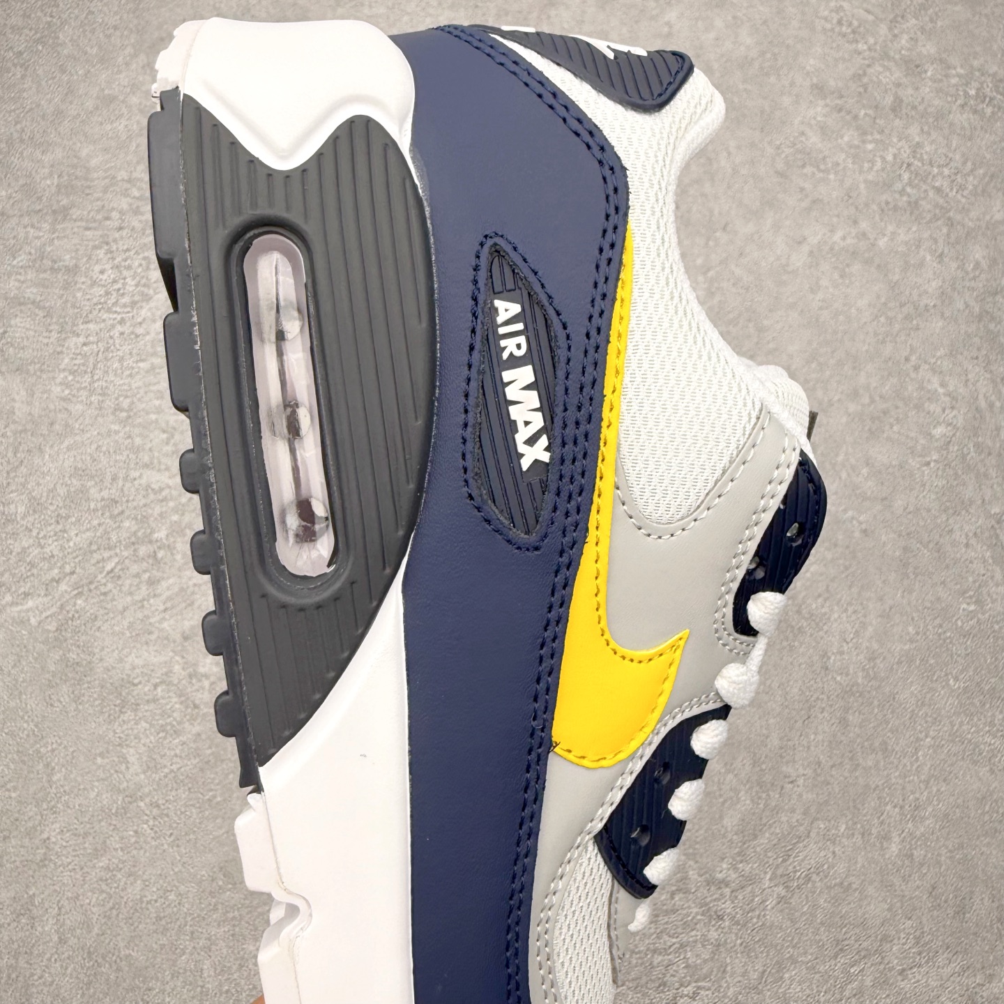 图片[6]-＃MX版 NK Air MAX 90 气垫复古减震跑步鞋 AJ1285-101 经典重温 独家陆续补货 外单专供大厂出品 品质稳定 一百余色 终端操作 Air Max 90于1990年推出 来自Air Max系列 在Air Max 1的基础上改进而得 增加了气垫面积 外型上也更为流线 最特別的就是加入了菱纹塑胶嵌板 为Air Max 90增添了许多潮流气息 皮革鞋面 造就出色耐穿性和支撑力 Max Air缓震配置搭配泡棉中底 令Air Max 90轻盈而舒适 华夫格橡胶外底 铸就Air Max 90非凡的抓地力 而Air Max 90不仅是一双跑鞋 它成功跨越了时间的演进 成为了球鞋文化与潮流圈中最熟为人知的鞋款之一 尺码：36 36.5 37.5 38 38.5 39 40 40.5 41 42 42.5 43 44 44.5 45-选品中心