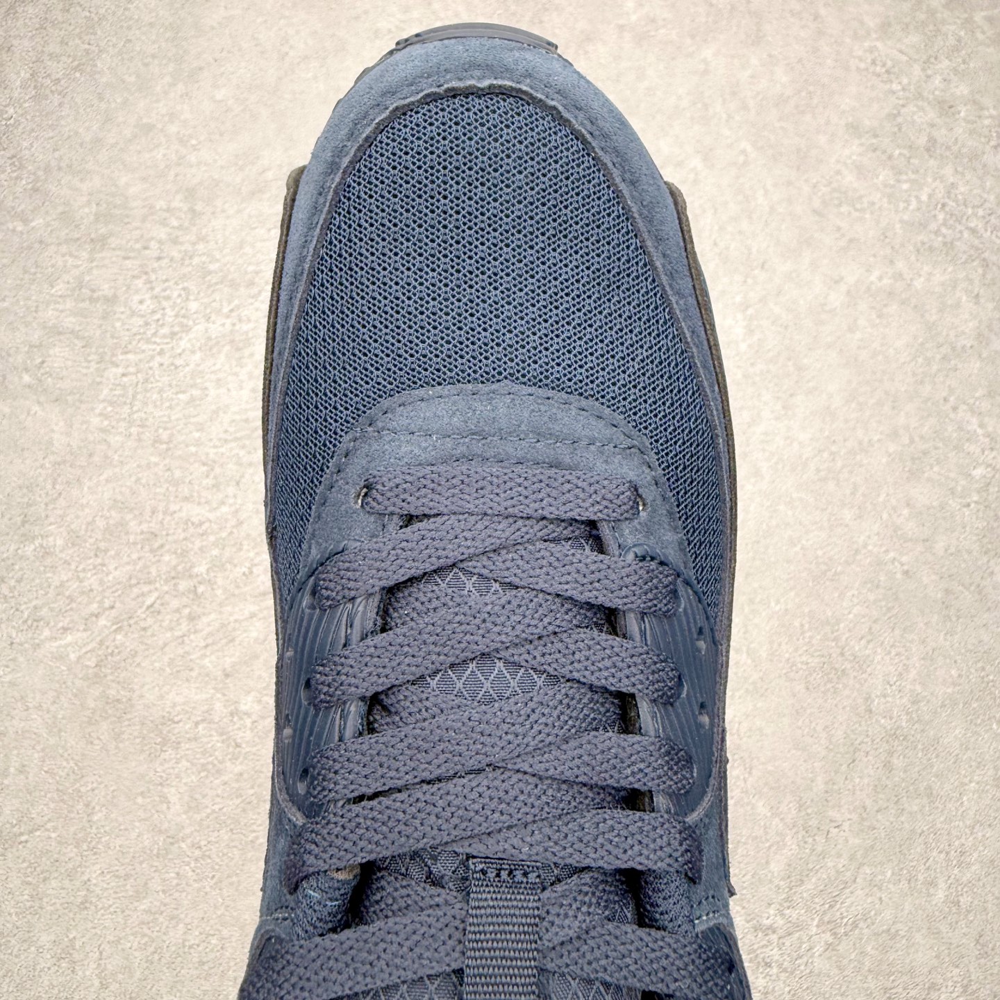 图片[4]-＃MX版 NK Air MAX 90 气垫复古减震跑步鞋 DM0029-401 经典重温 独家陆续补货 外单专供大厂出品 品质稳定 一百余色 终端操作 Air Max 90于1990年推出 来自Air Max系列 在Air Max 1的基础上改进而得 增加了气垫面积 外型上也更为流线 最特別的就是加入了菱纹塑胶嵌板 为Air Max 90增添了许多潮流气息 皮革鞋面 造就出色耐穿性和支撑力 Max Air缓震配置搭配泡棉中底 令Air Max 90轻盈而舒适 华夫格橡胶外底 铸就Air Max 90非凡的抓地力 而Air Max 90不仅是一双跑鞋 它成功跨越了时间的演进 成为了球鞋文化与潮流圈中最熟为人知的鞋款之一 尺码：36 36.5 37.5 38 38.5 39 40 40.5 41 42 42.5 43 44 44.5 45-选品中心