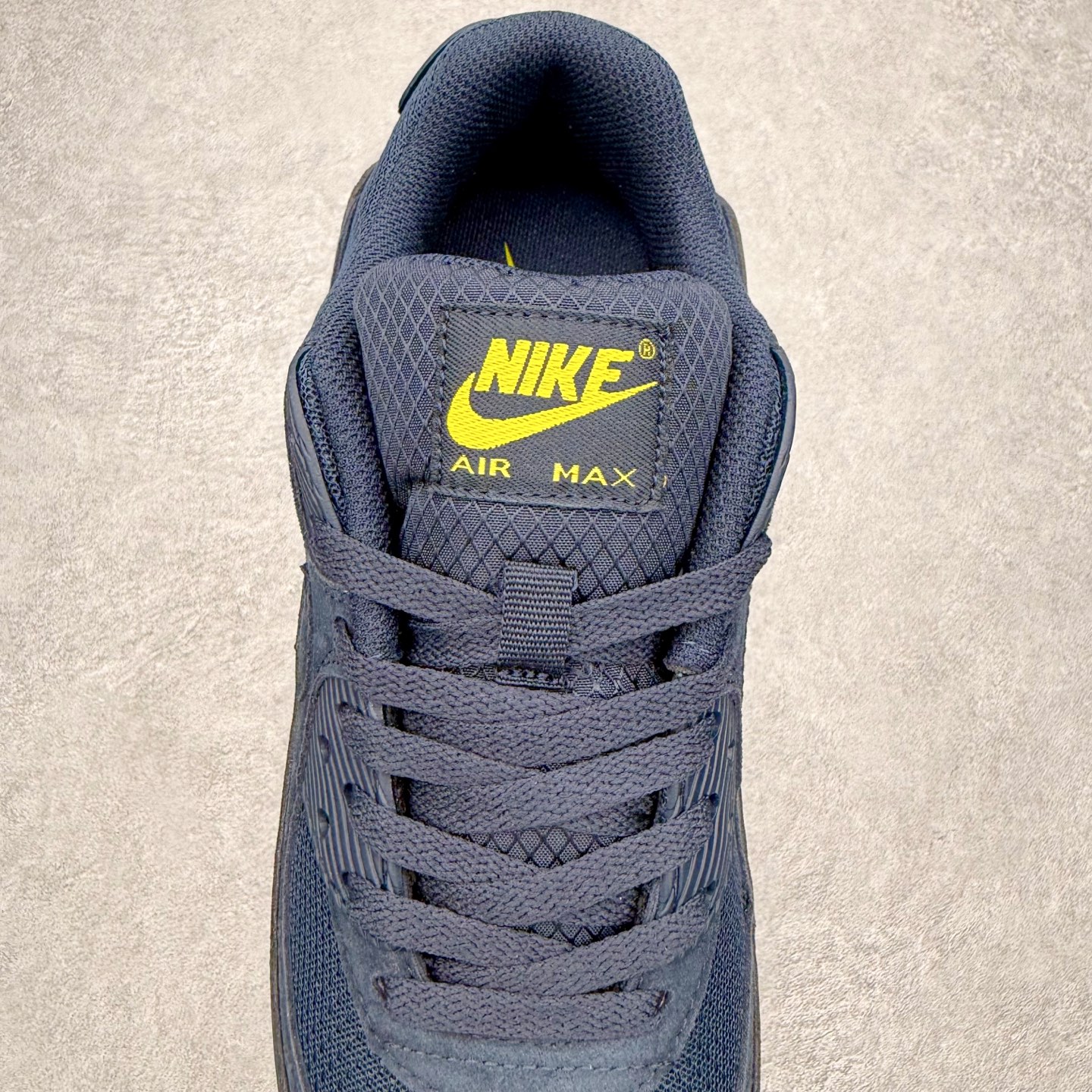 图片[5]-＃MX版 NK Air MAX 90 气垫复古减震跑步鞋 DM0029-401 经典重温 独家陆续补货 外单专供大厂出品 品质稳定 一百余色 终端操作 Air Max 90于1990年推出 来自Air Max系列 在Air Max 1的基础上改进而得 增加了气垫面积 外型上也更为流线 最特別的就是加入了菱纹塑胶嵌板 为Air Max 90增添了许多潮流气息 皮革鞋面 造就出色耐穿性和支撑力 Max Air缓震配置搭配泡棉中底 令Air Max 90轻盈而舒适 华夫格橡胶外底 铸就Air Max 90非凡的抓地力 而Air Max 90不仅是一双跑鞋 它成功跨越了时间的演进 成为了球鞋文化与潮流圈中最熟为人知的鞋款之一 尺码：36 36.5 37.5 38 38.5 39 40 40.5 41 42 42.5 43 44 44.5 45-选品中心