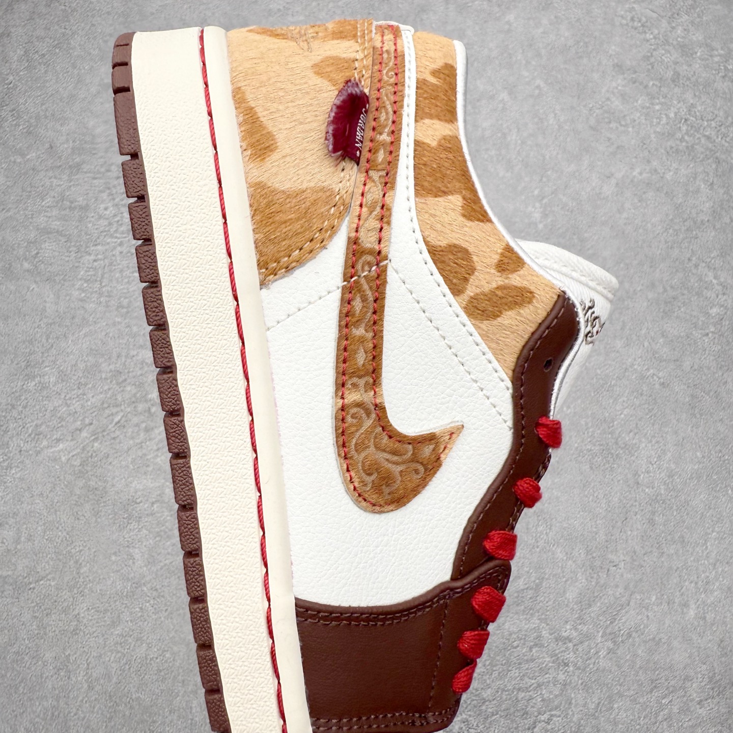 图片[6]-＃DT纯原 Air Jordan AJ1 Low 低帮 IQ5321-121 终端优势供应 市面中低帮最具代表性版本没有之一 口碑大厂出品 品控大底版型不断改良更新 全套原纸板楦头开发 确保原汁原味 完美呈现版型 完美零毛边处理 原厂内置全掌气垫 价格定位良心 平台专用代工流水线出品 一眼公司既视感 拿到手的一瞬间就与众不同 碾压市面所有版本 全部原鞋开发 每一个配色都会采购原鞋确认细节 打破市面看图做货无好货之说 尺码：35.5 36 36.5 37.5 38 38.5 39 40 40.5 41 42 42.5 43 44 44.5 45 46-选品中心