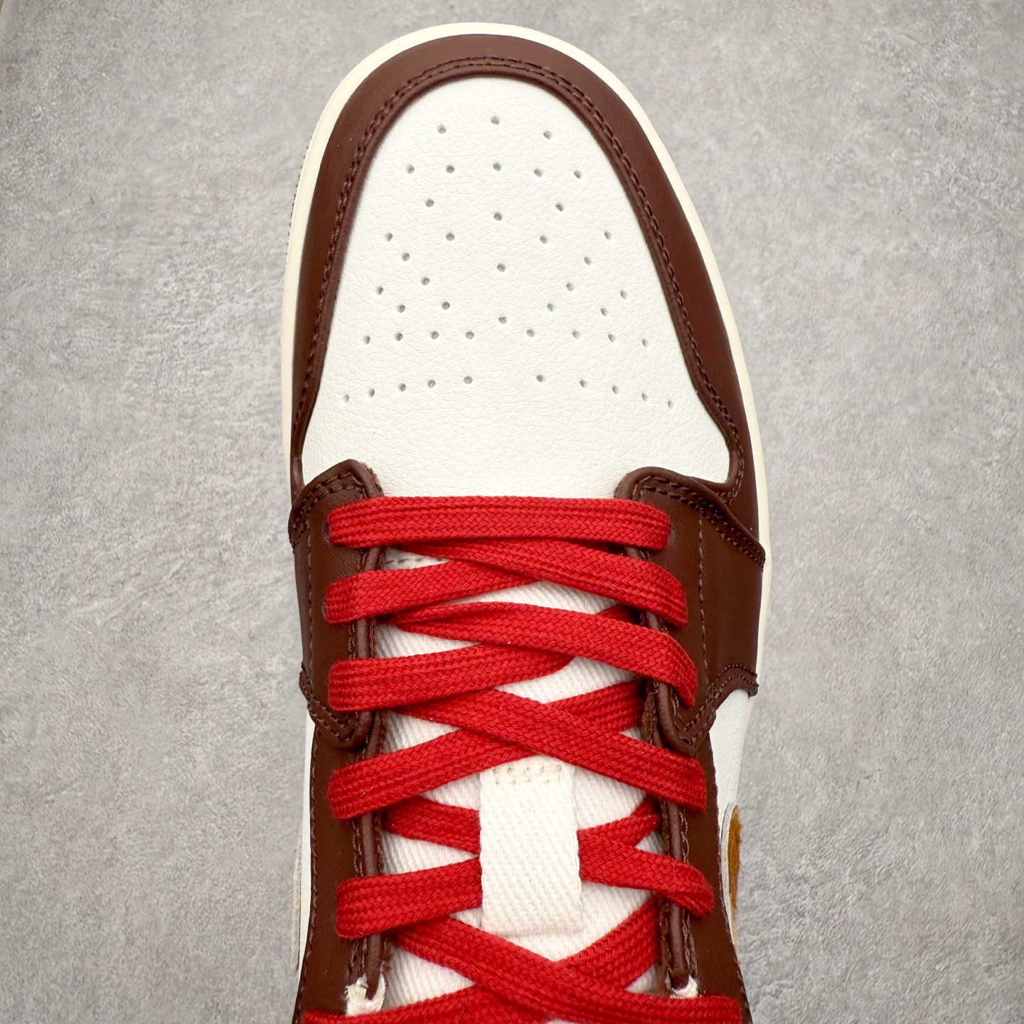 图片[4]-＃DT纯原 Air Jordan AJ1 Low 低帮 IQ5321-121 终端优势供应 市面中低帮最具代表性版本没有之一 口碑大厂出品 品控大底版型不断改良更新 全套原纸板楦头开发 确保原汁原味 完美呈现版型 完美零毛边处理 原厂内置全掌气垫 价格定位良心 平台专用代工流水线出品 一眼公司既视感 拿到手的一瞬间就与众不同 碾压市面所有版本 全部原鞋开发 每一个配色都会采购原鞋确认细节 打破市面看图做货无好货之说 尺码：35.5 36 36.5 37.5 38 38.5 39 40 40.5 41 42 42.5 43 44 44.5 45 46-选品中心