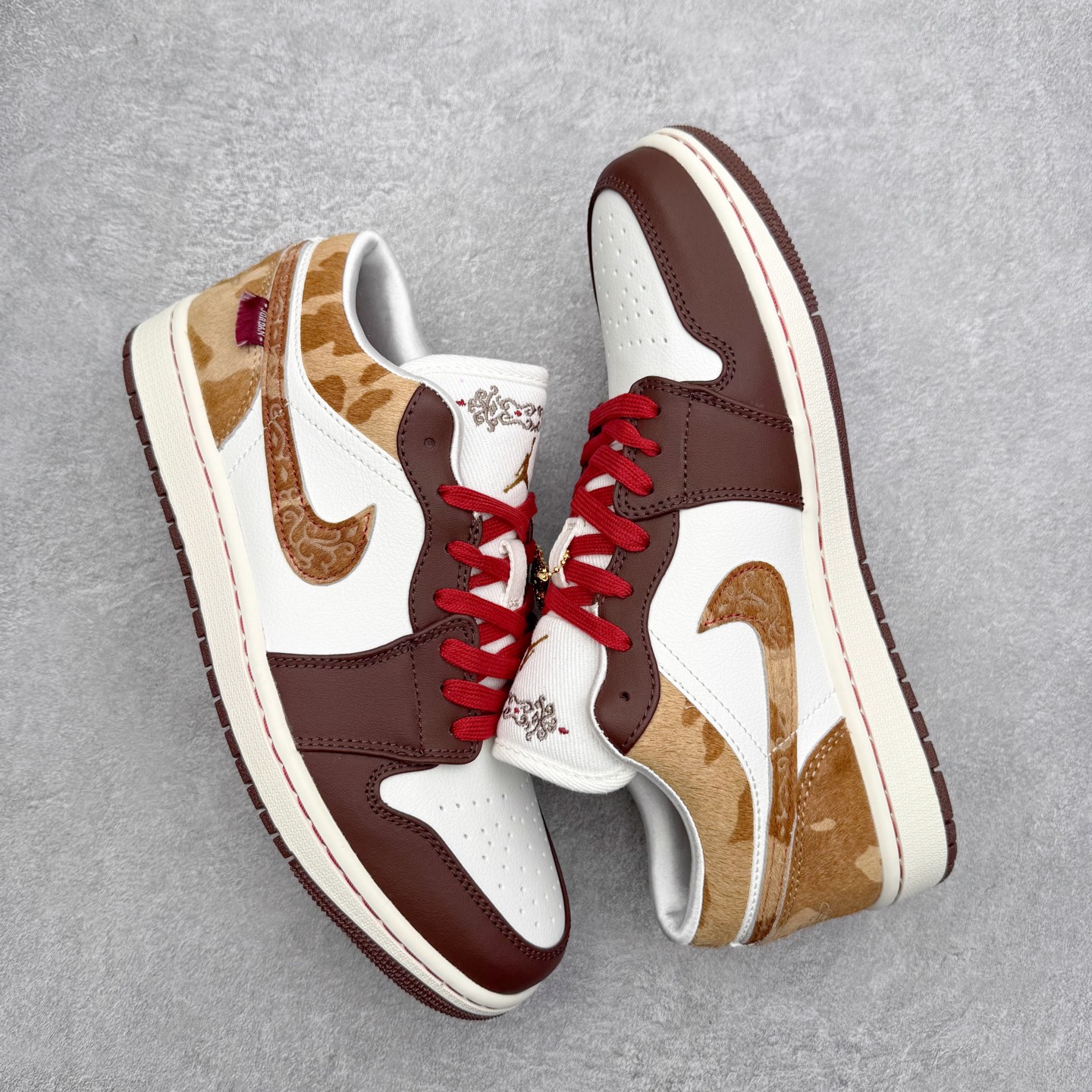 图片[3]-＃DT纯原 Air Jordan AJ1 Low 低帮 IQ5321-121 终端优势供应 市面中低帮最具代表性版本没有之一 口碑大厂出品 品控大底版型不断改良更新 全套原纸板楦头开发 确保原汁原味 完美呈现版型 完美零毛边处理 原厂内置全掌气垫 价格定位良心 平台专用代工流水线出品 一眼公司既视感 拿到手的一瞬间就与众不同 碾压市面所有版本 全部原鞋开发 每一个配色都会采购原鞋确认细节 打破市面看图做货无好货之说 尺码：35.5 36 36.5 37.5 38 38.5 39 40 40.5 41 42 42.5 43 44 44.5 45 46-选品中心