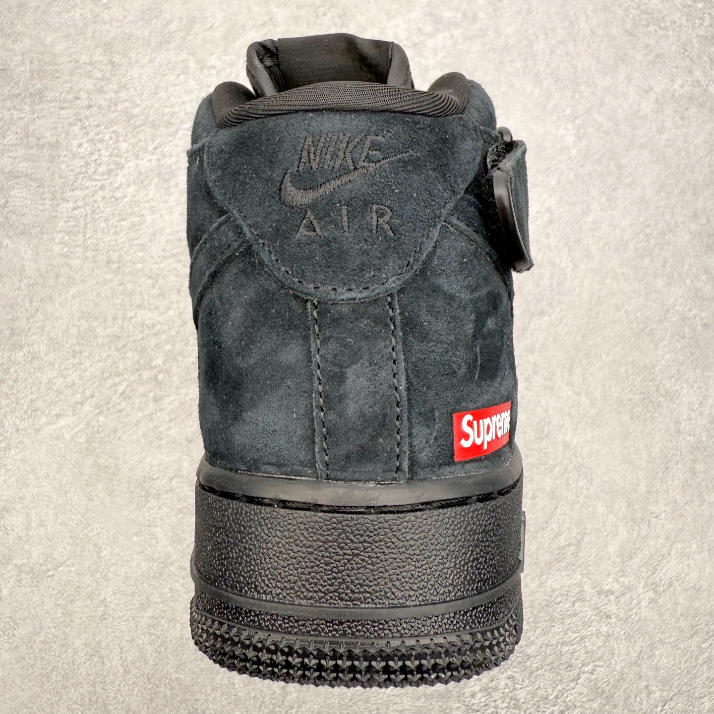 图片[8]-NK Air Force 1´07 Mid 空军一号中帮百搭休闲运动板鞋 DV0788-004 柔软、弹性十足的缓震性能和出色的中底设计 横跨复古与现代的外型结合 造就出风靡全球 三十多年的Force 1 直到今天还深受青睐 实拍调校N版已经零色差零失真 百分百还原实物色彩所见即所得 不存在货不对板色差等低级问题 选购参考实物拍摄 不混卖不参货 只用心做好货严格选品 承诺混一赔十 尺码：36 36.5 37.5 38 38.5 39 40 40.5 41 42 42.5 43 44 44.5 45-选品中心