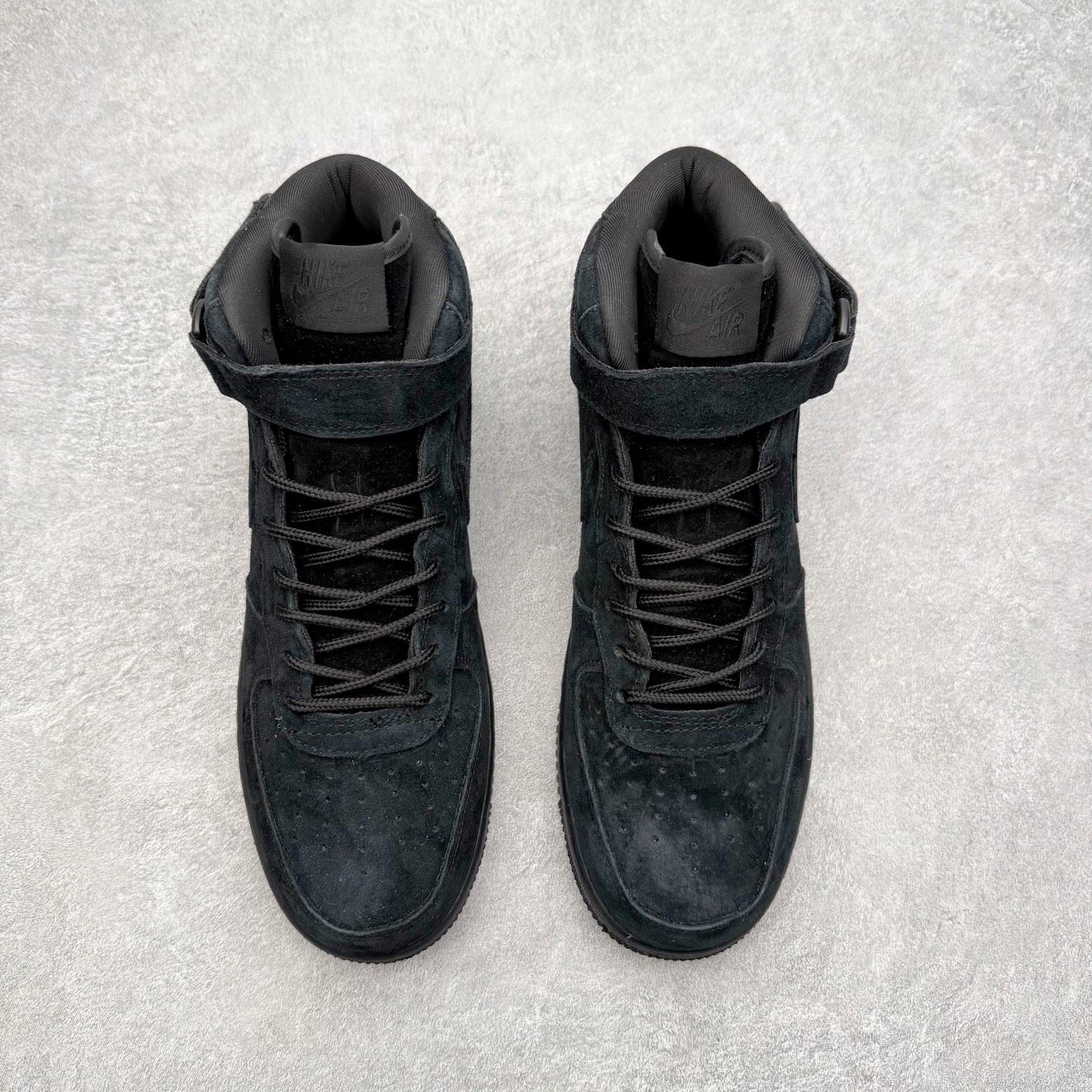 图片[2]-NK Air Force 1´07 Mid 空军一号中帮百搭休闲运动板鞋 DV0788-004 柔软、弹性十足的缓震性能和出色的中底设计 横跨复古与现代的外型结合 造就出风靡全球 三十多年的Force 1 直到今天还深受青睐 实拍调校N版已经零色差零失真 百分百还原实物色彩所见即所得 不存在货不对板色差等低级问题 选购参考实物拍摄 不混卖不参货 只用心做好货严格选品 承诺混一赔十 尺码：36 36.5 37.5 38 38.5 39 40 40.5 41 42 42.5 43 44 44.5 45-选品中心