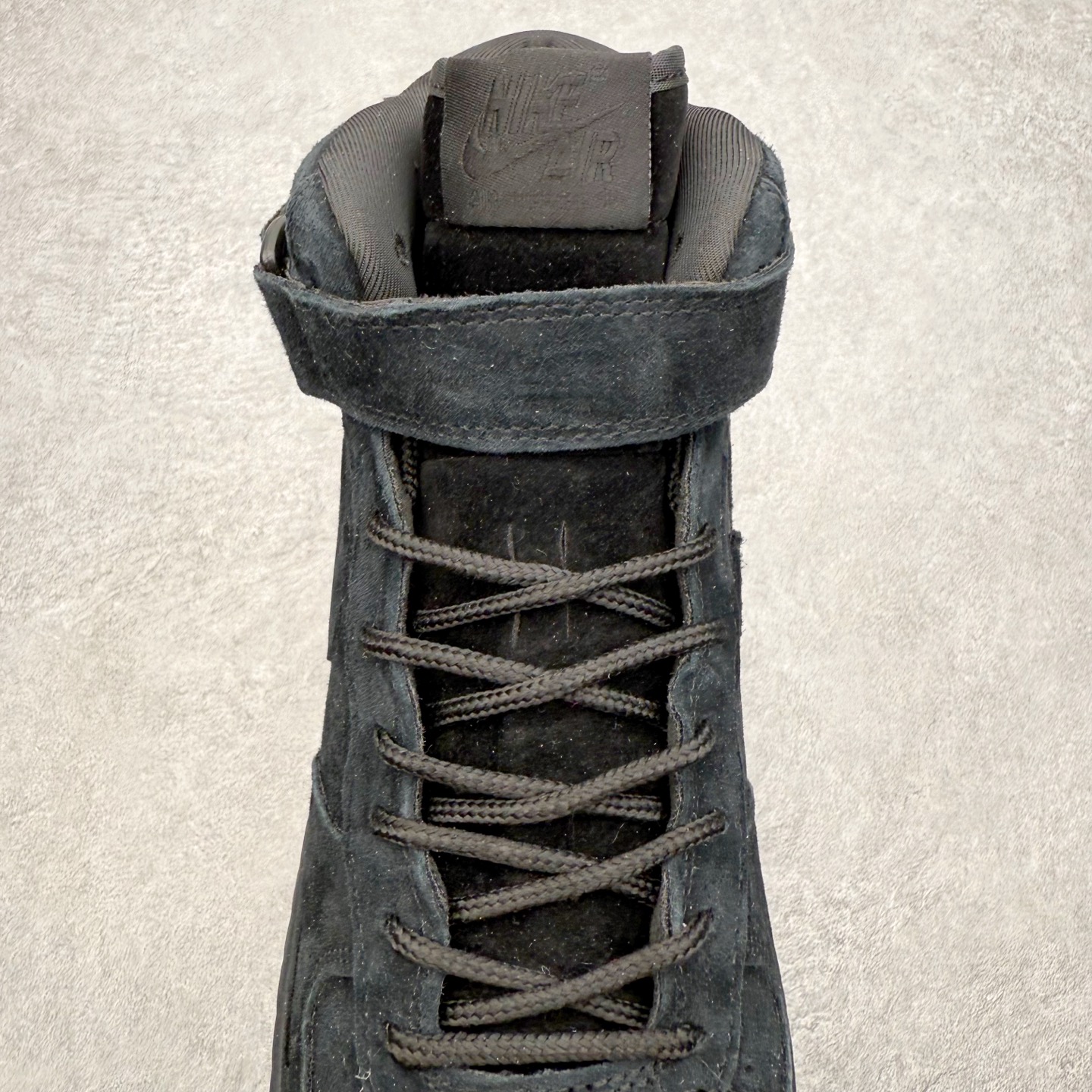 图片[5]-NK Air Force 1´07 Mid 空军一号中帮百搭休闲运动板鞋 DV0788-004 柔软、弹性十足的缓震性能和出色的中底设计 横跨复古与现代的外型结合 造就出风靡全球 三十多年的Force 1 直到今天还深受青睐 实拍调校N版已经零色差零失真 百分百还原实物色彩所见即所得 不存在货不对板色差等低级问题 选购参考实物拍摄 不混卖不参货 只用心做好货严格选品 承诺混一赔十 尺码：36 36.5 37.5 38 38.5 39 40 40.5 41 42 42.5 43 44 44.5 45-选品中心