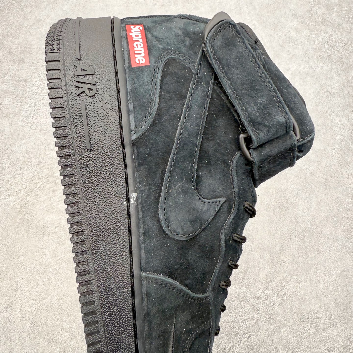 图片[6]-NK Air Force 1´07 Mid 空军一号中帮百搭休闲运动板鞋 DV0788-004 柔软、弹性十足的缓震性能和出色的中底设计 横跨复古与现代的外型结合 造就出风靡全球 三十多年的Force 1 直到今天还深受青睐 实拍调校N版已经零色差零失真 百分百还原实物色彩所见即所得 不存在货不对板色差等低级问题 选购参考实物拍摄 不混卖不参货 只用心做好货严格选品 承诺混一赔十 尺码：36 36.5 37.5 38 38.5 39 40 40.5 41 42 42.5 43 44 44.5 45-选品中心