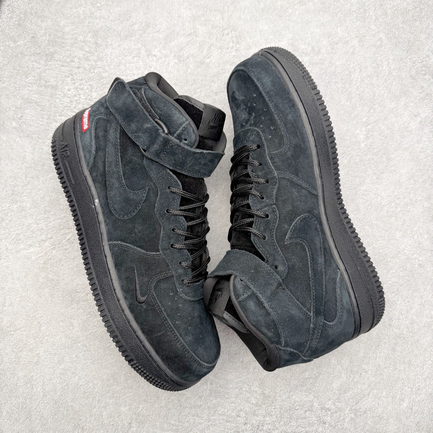 图片[3]-NK Air Force 1´07 Mid 空军一号中帮百搭休闲运动板鞋 DV0788-004 柔软、弹性十足的缓震性能和出色的中底设计 横跨复古与现代的外型结合 造就出风靡全球 三十多年的Force 1 直到今天还深受青睐 实拍调校N版已经零色差零失真 百分百还原实物色彩所见即所得 不存在货不对板色差等低级问题 选购参考实物拍摄 不混卖不参货 只用心做好货严格选品 承诺混一赔十 尺码：36 36.5 37.5 38 38.5 39 40 40.5 41 42 42.5 43 44 44.5 45-选品中心