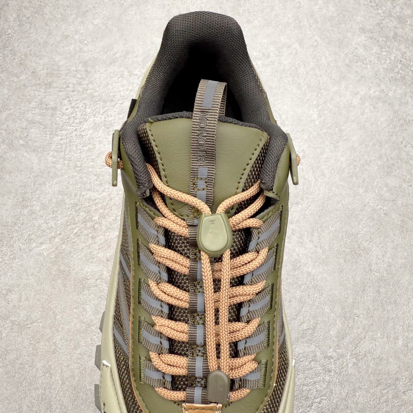 图片[5]-Moncler Trailgrip Gore-Tex 蒙口越野旅行系列低帮厚底轻量户外登山运动鞋 盟可睐MONCLER TRAILGRIP 鞋履新季系列 前卫设计碰撞实用科技 轻盈面料无惧炎热夏季 Trailgrip运动鞋作为盟可睐Moncler的秋冬新作横空出世 融蕴品牌山地基因 运用科技前沿技术 征服野外复杂地形 醒目的胎纹设计搭配弧形橡胶鞋头 确保经久耐穿 为山野探险与都市畅游提供高效防护 Trailgrip 2023春夏系列将在既有的实用性基础之上 推出全新配色 并采用更轻材质 尺码：35 36 37 38 39 40 41 42 43 44 45 46-选品中心