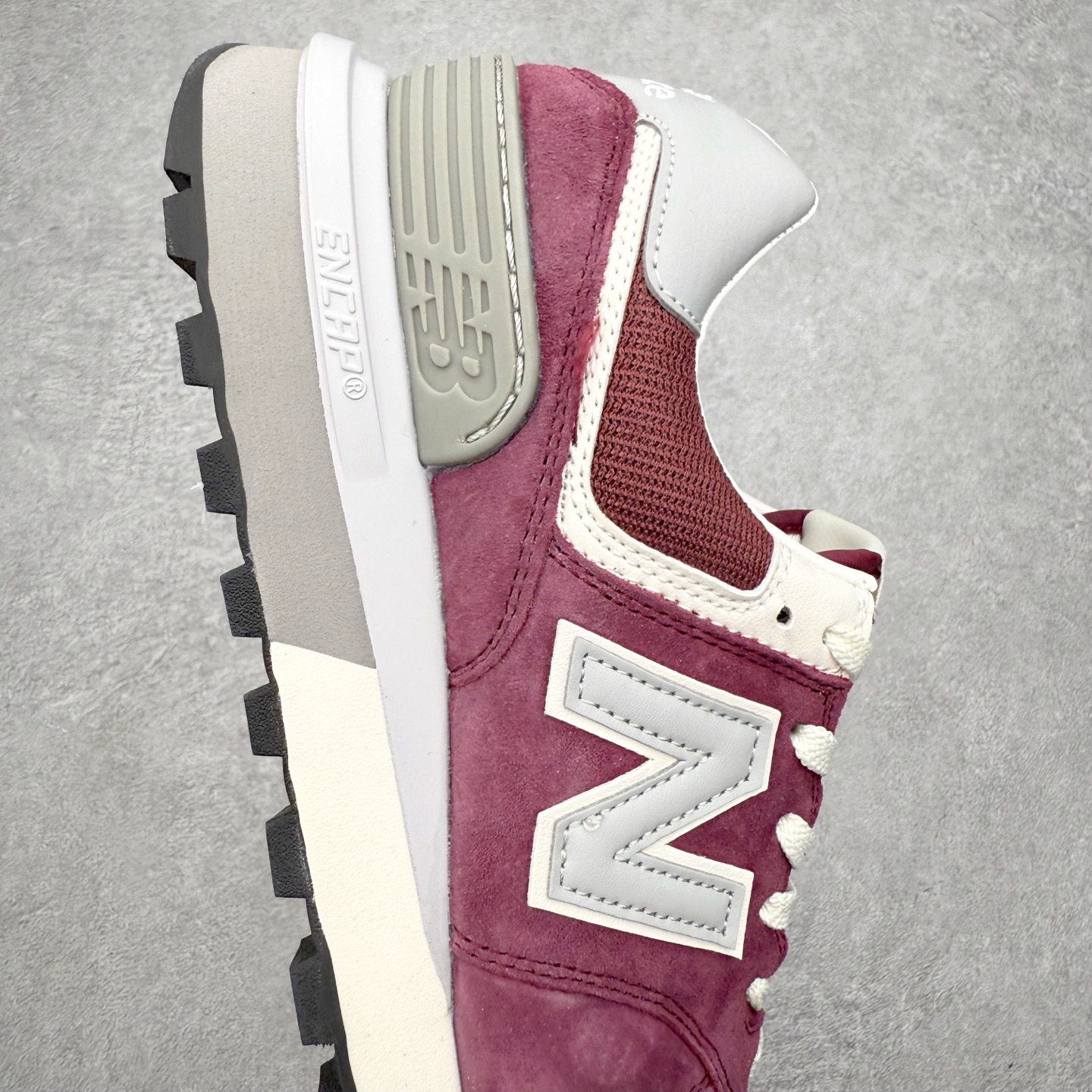 图片[6]-NB新百伦New Balance U574升级版系列低帮复古休闲运动慢跑鞋 新版NB574，妥妥美产既视感有木有。相较传统574，新版鞋跟及鞋面设计自带9系美产既视感！鞋面、内衬质感以及穿着体验更加！鞋型更流畅和饱满,鞋底增添了风格的多样化!底部升级橡胶颗粒大底,更防滑耐磨,上脚后感觉柔软且舒适。尺码：36 36.5 37.5 38 38.5 39.5 40 40.5 41.5 42 42.5 43 44 45-选品中心