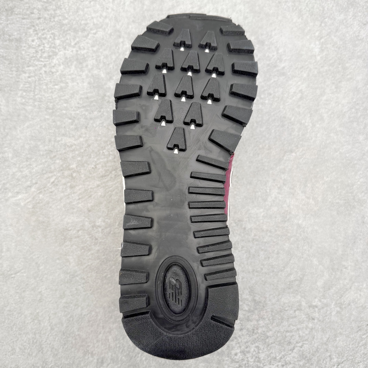 图片[9]-NB新百伦New Balance U574升级版系列低帮复古休闲运动慢跑鞋 新版NB574，妥妥美产既视感有木有。相较传统574，新版鞋跟及鞋面设计自带9系美产既视感！鞋面、内衬质感以及穿着体验更加！鞋型更流畅和饱满,鞋底增添了风格的多样化!底部升级橡胶颗粒大底,更防滑耐磨,上脚后感觉柔软且舒适。尺码：36 36.5 37.5 38 38.5 39.5 40 40.5 41.5 42 42.5 43 44 45-选品中心