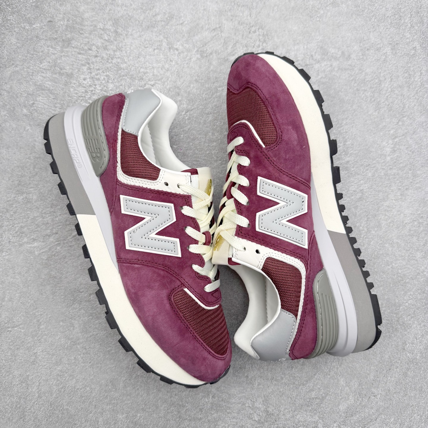 图片[3]-NB新百伦New Balance U574升级版系列低帮复古休闲运动慢跑鞋 新版NB574，妥妥美产既视感有木有。相较传统574，新版鞋跟及鞋面设计自带9系美产既视感！鞋面、内衬质感以及穿着体验更加！鞋型更流畅和饱满,鞋底增添了风格的多样化!底部升级橡胶颗粒大底,更防滑耐磨,上脚后感觉柔软且舒适。尺码：36 36.5 37.5 38 38.5 39.5 40 40.5 41.5 42 42.5 43 44 45-选品中心