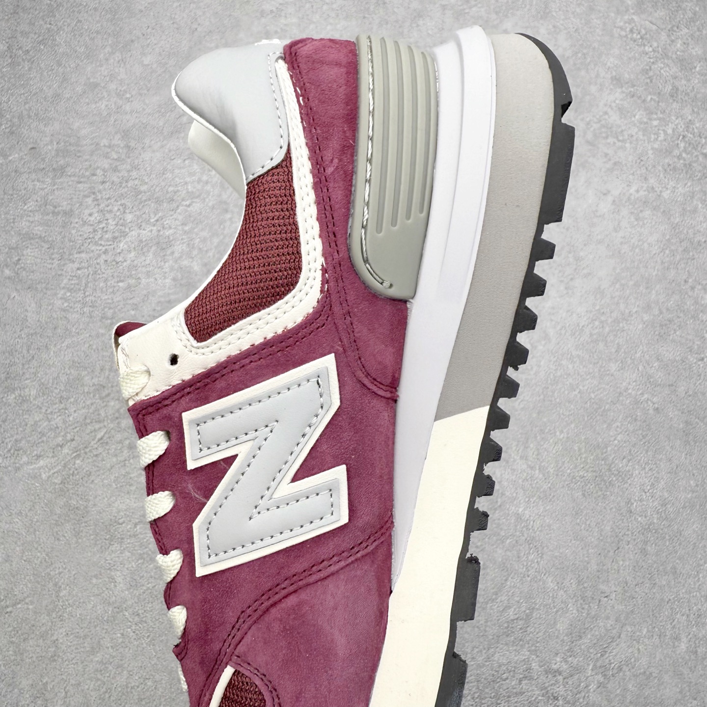 图片[7]-NB新百伦New Balance U574升级版系列低帮复古休闲运动慢跑鞋 新版NB574，妥妥美产既视感有木有。相较传统574，新版鞋跟及鞋面设计自带9系美产既视感！鞋面、内衬质感以及穿着体验更加！鞋型更流畅和饱满,鞋底增添了风格的多样化!底部升级橡胶颗粒大底,更防滑耐磨,上脚后感觉柔软且舒适。尺码：36 36.5 37.5 38 38.5 39.5 40 40.5 41.5 42 42.5 43 44 45-选品中心