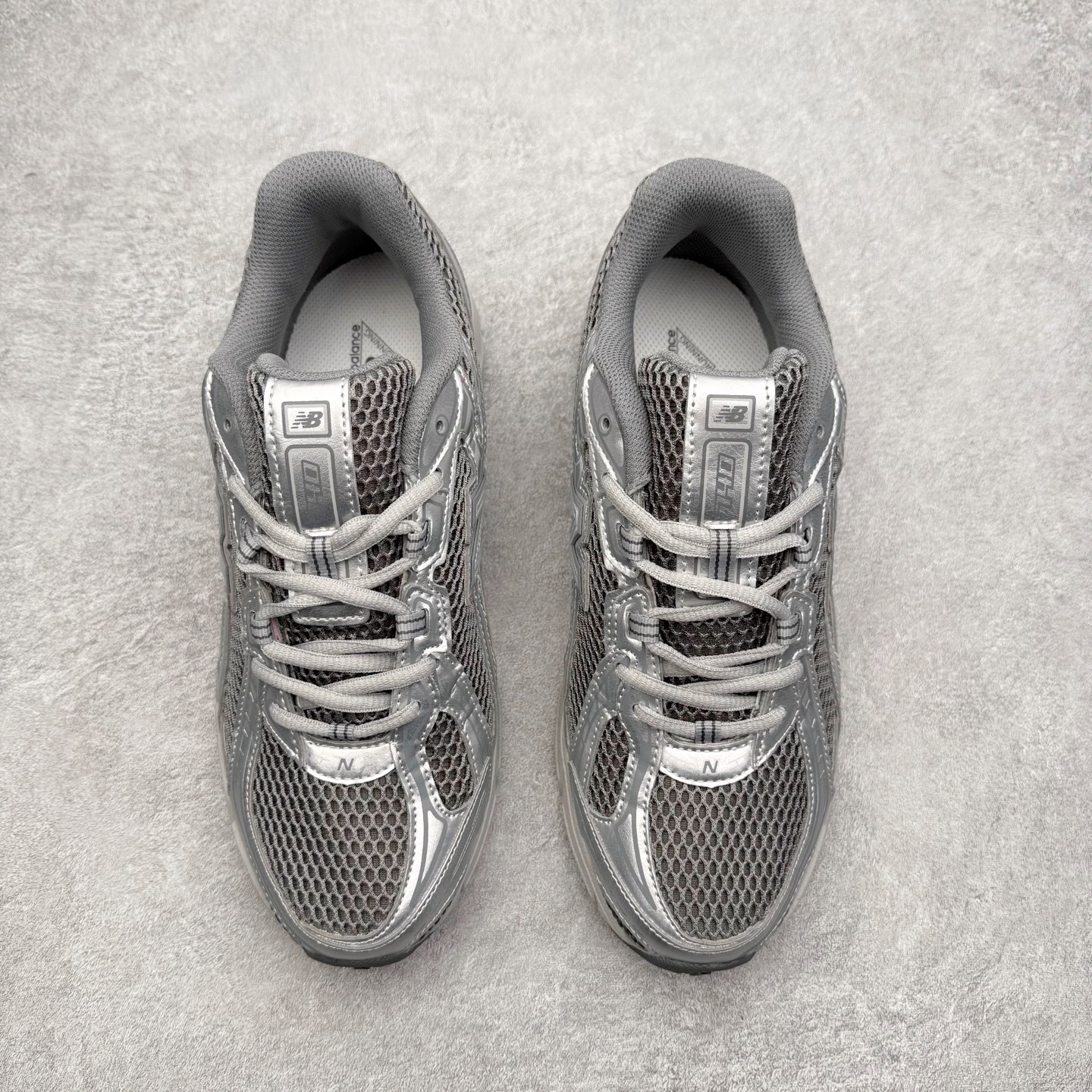 图片[2]-New Balance M1906R NB新百伦系列复古老爹风休闲运动慢跑鞋 日韩出口特供订单 全网最全配色 配套商长期套现长期补货 全新货品 正常出厂触屏不到的单价 超级跑量款 全套原楦原纸板原厂数据开发 进口三明治网面 原装进口翻毛皮料正确绒感卡色 正确中底拉帮中底网布细节 采用轻质牛剖革拼接透气网眼衬垫织物鞋面材质 T-Beam大底提供足步弓支撑 保持步态稳定 后跟搭载外露缓震胶 鞋身整体以各种深浅不一的灰色覆盖 鞋头以淡蓝色调装饰 网眼衬垫通过不规律的色块实现做旧的美感 泛黄的鞋底更是进一步增添了复古气息 尺码：36 37 37.5 38 38.5 39.5 40 40.5 41.5 42 42.5 43 44 45-选品中心