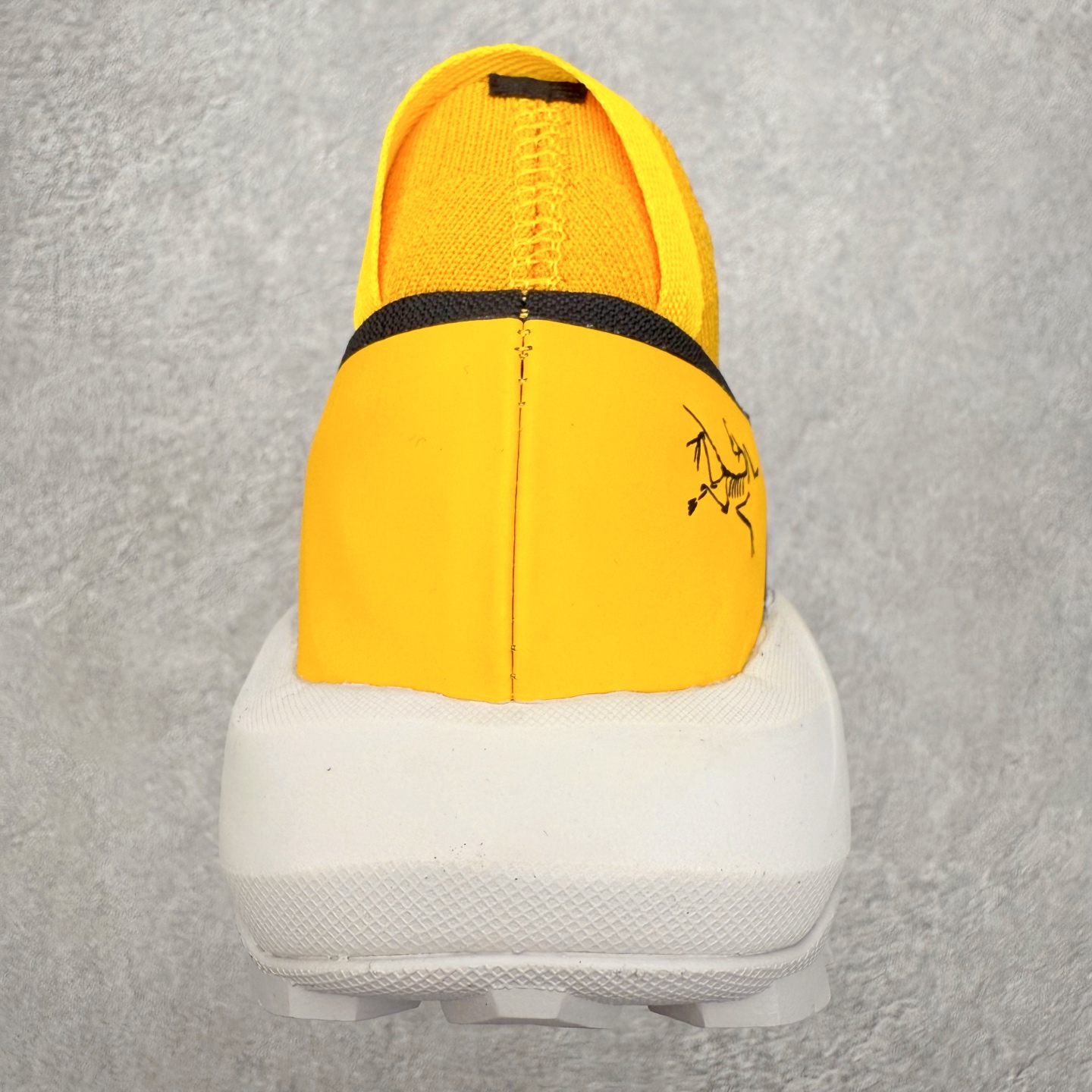 图片[8]-Arcteryx Vertex Alpine GTX阿尔卑斯山顶峰系列低帮越野徒步户外运动登山运动鞋 这款GORE-TEX鞋履适合希望在技术路线上更快前进的山地跑步者穿着，无需担心地形条件如何。中底的Rocker Geometry几何结构设计带来推进力，并采用InFuse材料制成，这是一种轻质、高响应性的EVA和聚烯烃合成材料，可提供回弹并吸收冲击力。抓地平稳的Vibram Megagrip外底采用LITEBASE技术，在减轻重量的同时不影响性能，而多向凸耳花纹设计带来更强的抓地力。鞋身贴合包裹脚部，针织鞋领可阻挡碎屑进鞋。实拍调校N版已经零色差零失真 百分百还原实物色彩所见即所得 不存在货不对板色差等低级问题 选购参考实物拍摄 不混卖不参货 只用心做好货严格选品 承诺混一赔十 尺码：36 36.5 37.5 38 38.5 39 40 40.5 41 42 42.5 43 44 44.5 45-选品中心