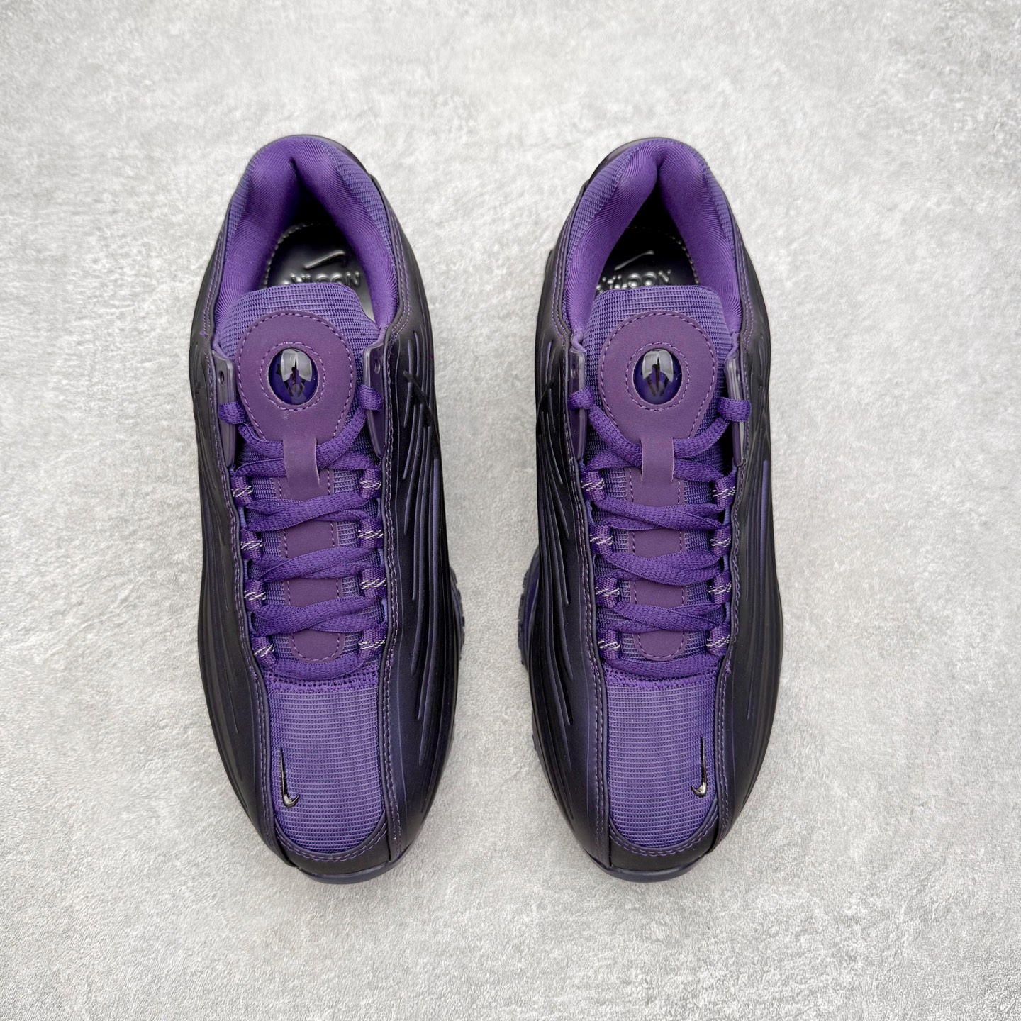 图片[2]-＃纯原 NOCTA x NK Hot Step 2 Air Terra 联名款减震耐磨机能篮球鞋 DZ7293-100 鞋面造型有很强的线条感 电镀元素贯穿鞋身 以其鲜明的色调 为街头时尚注入了一股新鲜活力 这款鞋的设计灵感来源于篮球场上的激情与活力 鞋身采用亮眼的颜色覆盖 搭配上黑色和白色的细节点缀 形成了强烈的视觉冲击 让人一眼就难以忘怀 不仅仅是一双鞋 它是一种态度 一种对生活充满热情的态度 无论是在夜晚的街头漫步 还是在篮球场上的激烈对抗 它都能让你成为众人焦点 尺码：40 40.5 41 42 42.5 43 44 44.5 45 46 47.5 48.5-选品中心