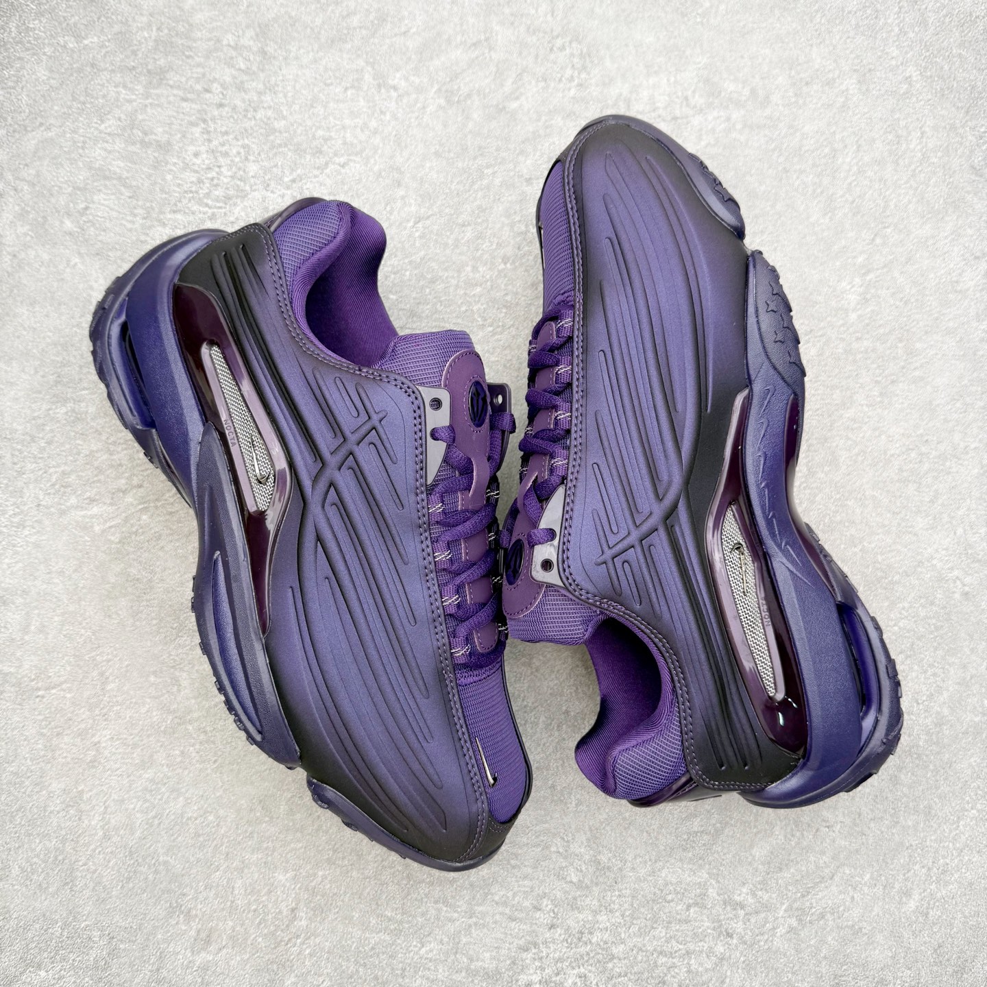 图片[3]-＃纯原 NOCTA x NK Hot Step 2 Air Terra 联名款减震耐磨机能篮球鞋 DZ7293-100 鞋面造型有很强的线条感 电镀元素贯穿鞋身 以其鲜明的色调 为街头时尚注入了一股新鲜活力 这款鞋的设计灵感来源于篮球场上的激情与活力 鞋身采用亮眼的颜色覆盖 搭配上黑色和白色的细节点缀 形成了强烈的视觉冲击 让人一眼就难以忘怀 不仅仅是一双鞋 它是一种态度 一种对生活充满热情的态度 无论是在夜晚的街头漫步 还是在篮球场上的激烈对抗 它都能让你成为众人焦点 尺码：40 40.5 41 42 42.5 43 44 44.5 45 46 47.5 48.5-选品中心