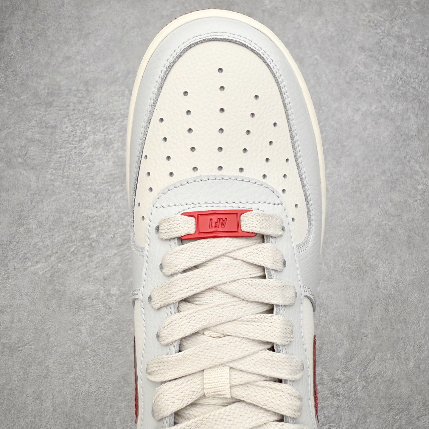 图片[4]-NK Air Force 1´07 Low 空军一号低帮百搭休闲运动板鞋 IM7380-030 柔软、弹性十足的缓震性能和出色的中底设计 横跨复古与现代的外型结合 造就出风靡全球 三十多年的Force 1 直到今天还深受青睐 实拍调校N版已经零色差零失真 百分百还原实物色彩所见即所得 不存在货不对板色差等低级问题 选购参考实物拍摄 不混卖不参货 只用心做好货严格选品 承诺混一赔十 尺码：36 36.5 37.5 38 38.5 39 40 40.5 41 42 42.5 43 44 44.5 45-选品中心