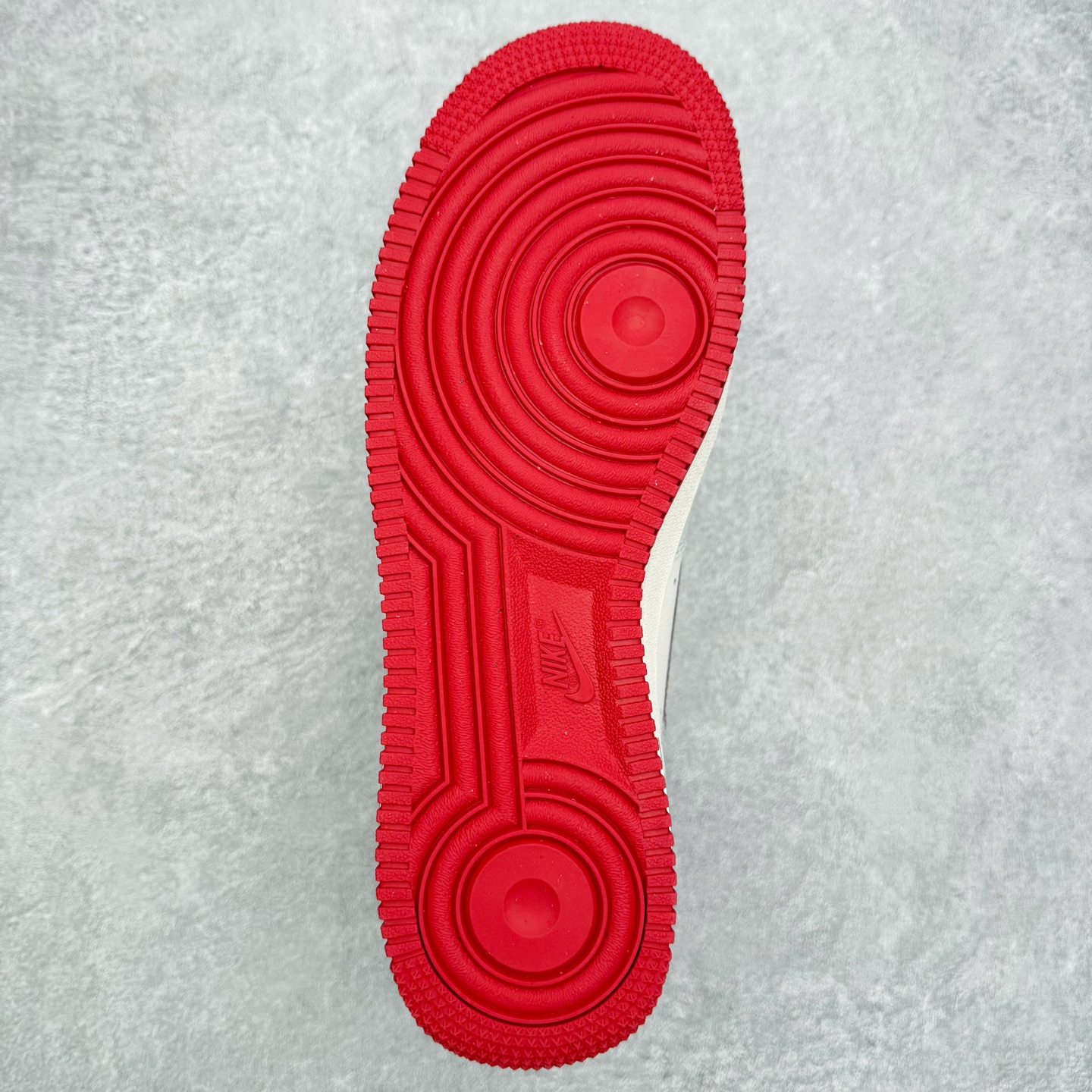 图片[9]-NK Air Force 1´07 Low 空军一号低帮百搭休闲运动板鞋 IM7380-030 柔软、弹性十足的缓震性能和出色的中底设计 横跨复古与现代的外型结合 造就出风靡全球 三十多年的Force 1 直到今天还深受青睐 实拍调校N版已经零色差零失真 百分百还原实物色彩所见即所得 不存在货不对板色差等低级问题 选购参考实物拍摄 不混卖不参货 只用心做好货严格选品 承诺混一赔十 尺码：36 36.5 37.5 38 38.5 39 40 40.5 41 42 42.5 43 44 44.5 45-选品中心