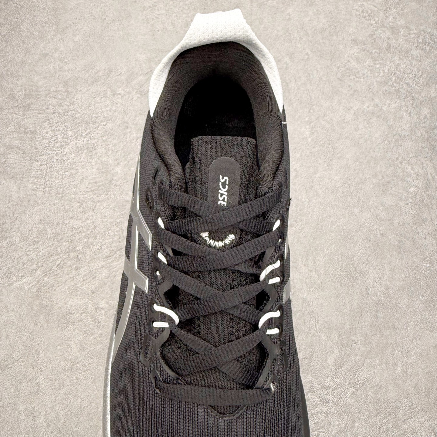 图片[4]-Asics GEL-Nimbus 28 亚瑟士缓震跑鞋 近年复古风潮的势头很旺 ASICS一直坚信保持身体的健康与活力是打造健康快乐的生活方式的最佳途径 ASICS为复古鞋型注入新设计 为玩家的街头穿搭提供了更多可能 GEL-NIMBUSTM9运动鞋最初是为中立和仰卧跑步者设计的长距离训练器 采用原始材料和关键细节重新设计 其Y2K时代的工业外观也被大胆的对比和色块所抵消 尺码：36 36.5 37.5 38 38.5 39 40 40.5 41.5 42 42.5 43.5 44 44.5 45-选品中心