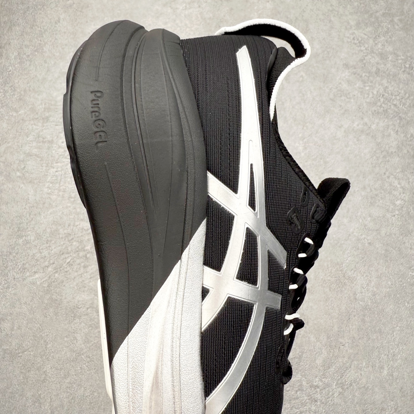 图片[6]-Asics GEL-Nimbus 28 亚瑟士缓震跑鞋 近年复古风潮的势头很旺 ASICS一直坚信保持身体的健康与活力是打造健康快乐的生活方式的最佳途径 ASICS为复古鞋型注入新设计 为玩家的街头穿搭提供了更多可能 GEL-NIMBUSTM9运动鞋最初是为中立和仰卧跑步者设计的长距离训练器 采用原始材料和关键细节重新设计 其Y2K时代的工业外观也被大胆的对比和色块所抵消 尺码：36 36.5 37.5 38 38.5 39 40 40.5 41.5 42 42.5 43.5 44 44.5 45-选品中心