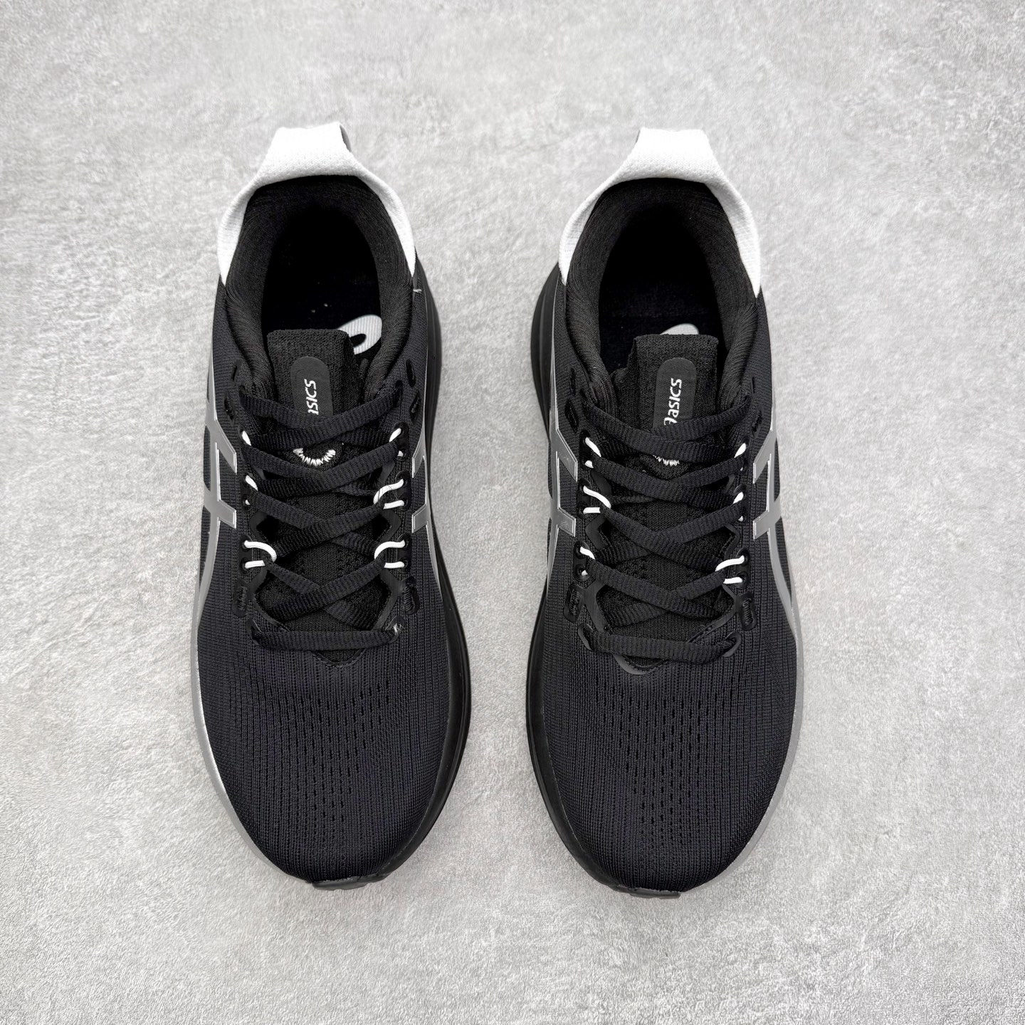 图片[2]-Asics GEL-Nimbus 28 亚瑟士缓震跑鞋 近年复古风潮的势头很旺 ASICS一直坚信保持身体的健康与活力是打造健康快乐的生活方式的最佳途径 ASICS为复古鞋型注入新设计 为玩家的街头穿搭提供了更多可能 GEL-NIMBUSTM9运动鞋最初是为中立和仰卧跑步者设计的长距离训练器 采用原始材料和关键细节重新设计 其Y2K时代的工业外观也被大胆的对比和色块所抵消 尺码：36 36.5 37.5 38 38.5 39 40 40.5 41.5 42 42.5 43.5 44 44.5 45-选品中心